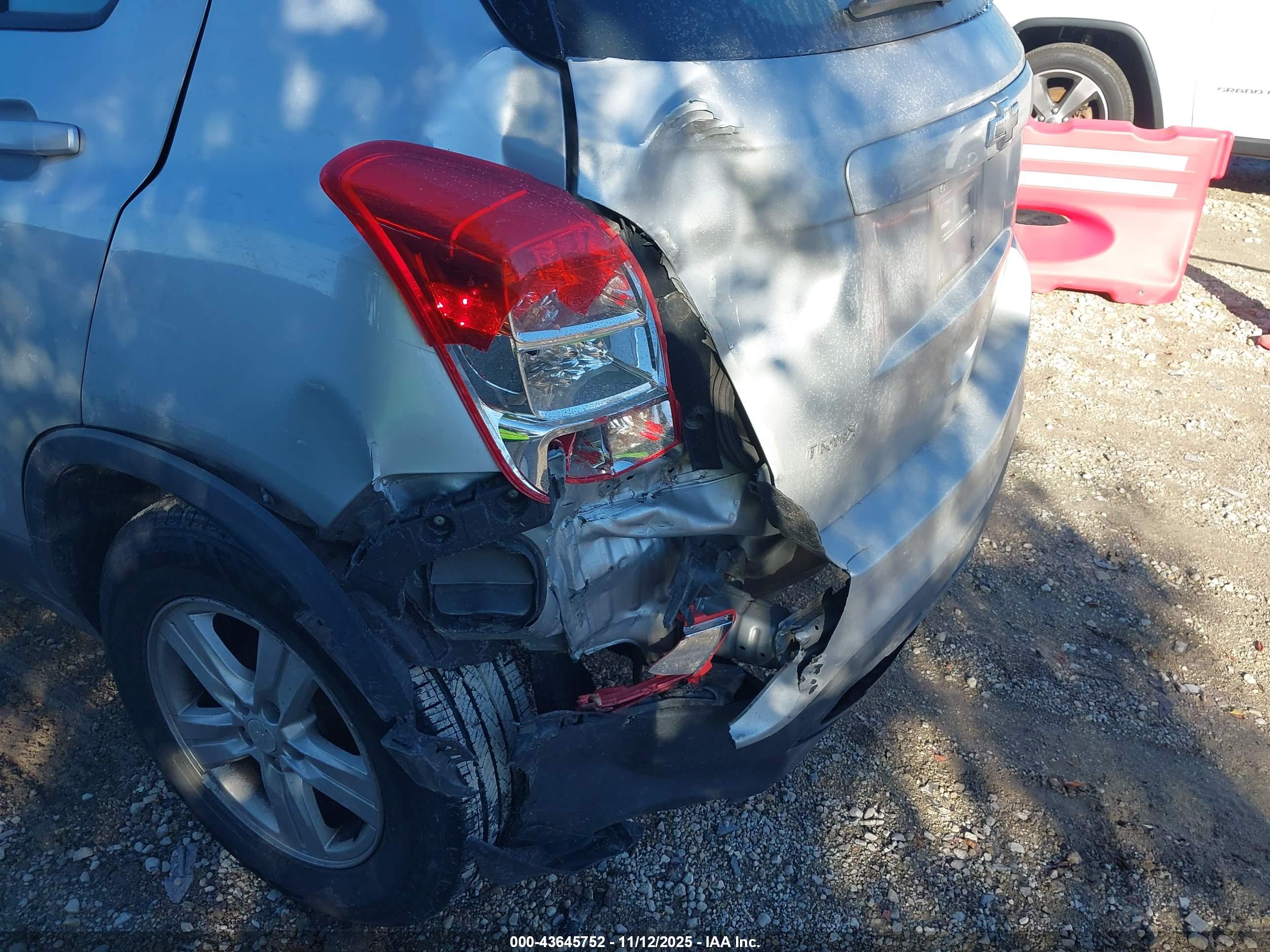 CHEVROLET TRAX image 6