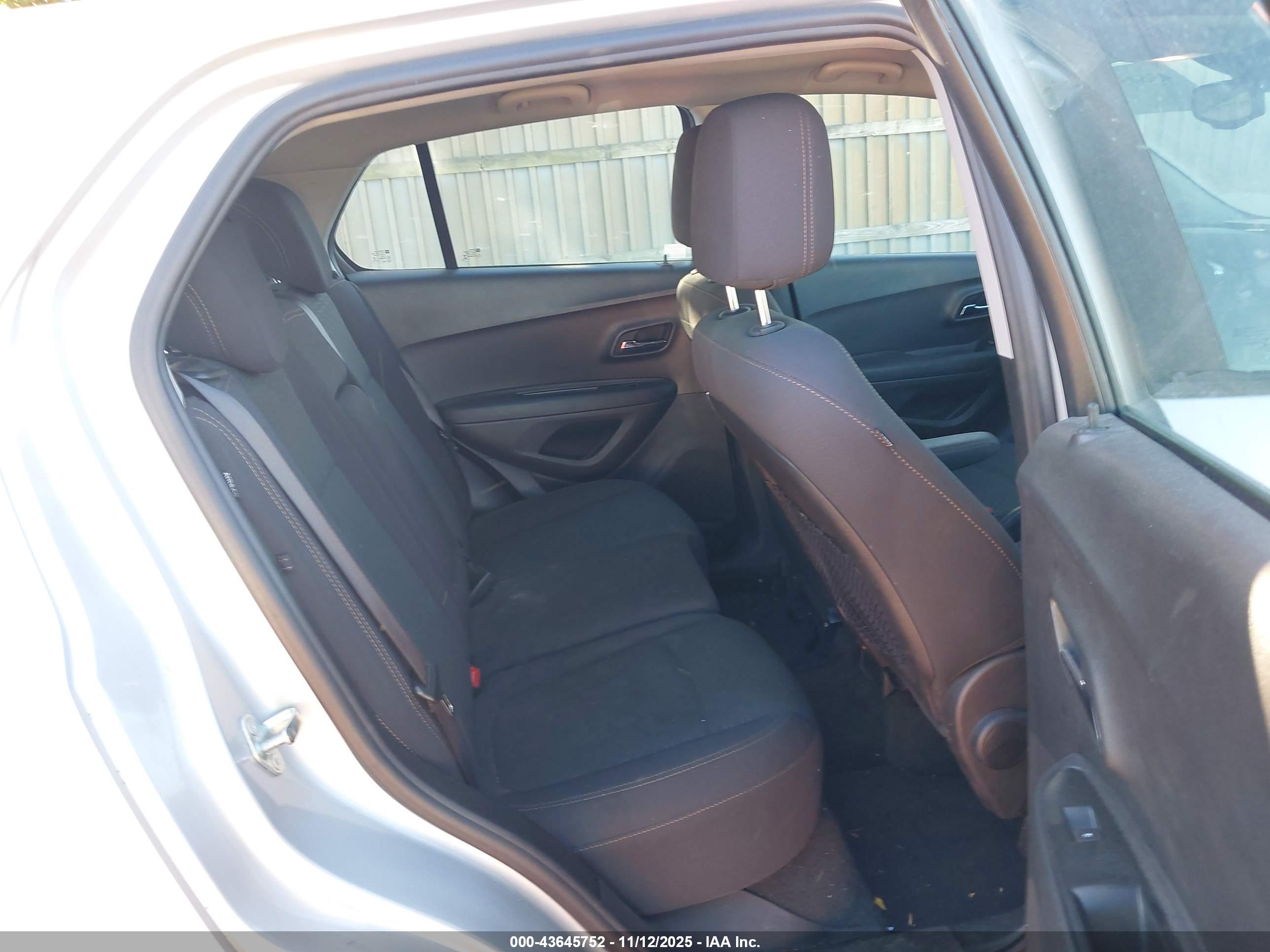 CHEVROLET TRAX image 8