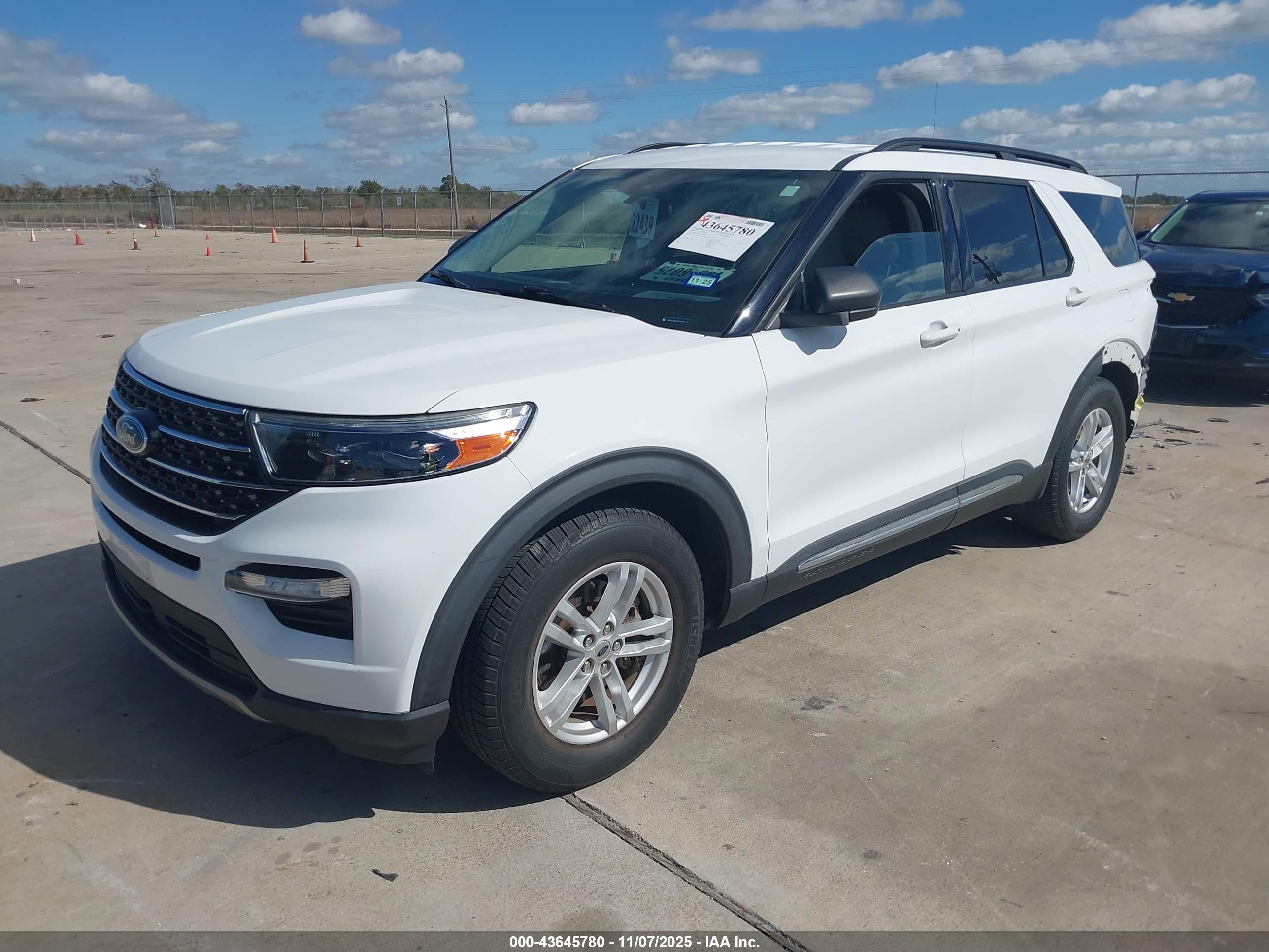 FORD EXPLORER image 2
