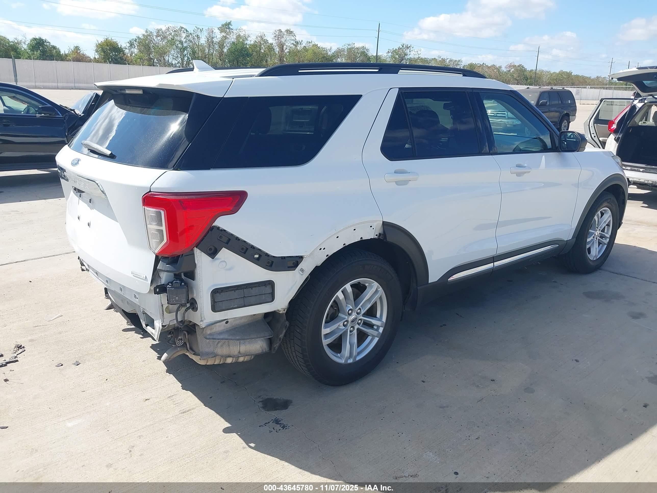 FORD EXPLORER image 4