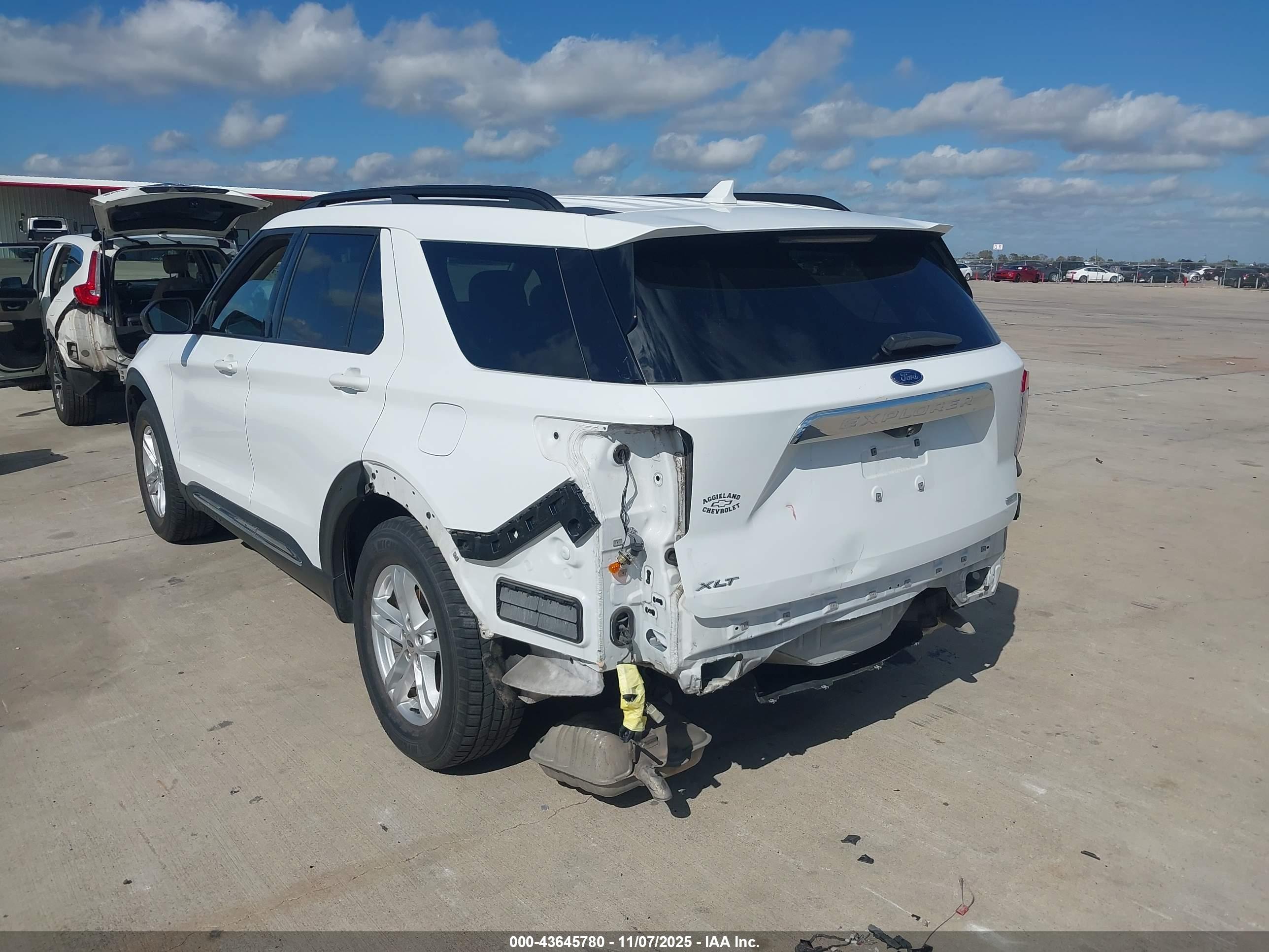 FORD EXPLORER image 6