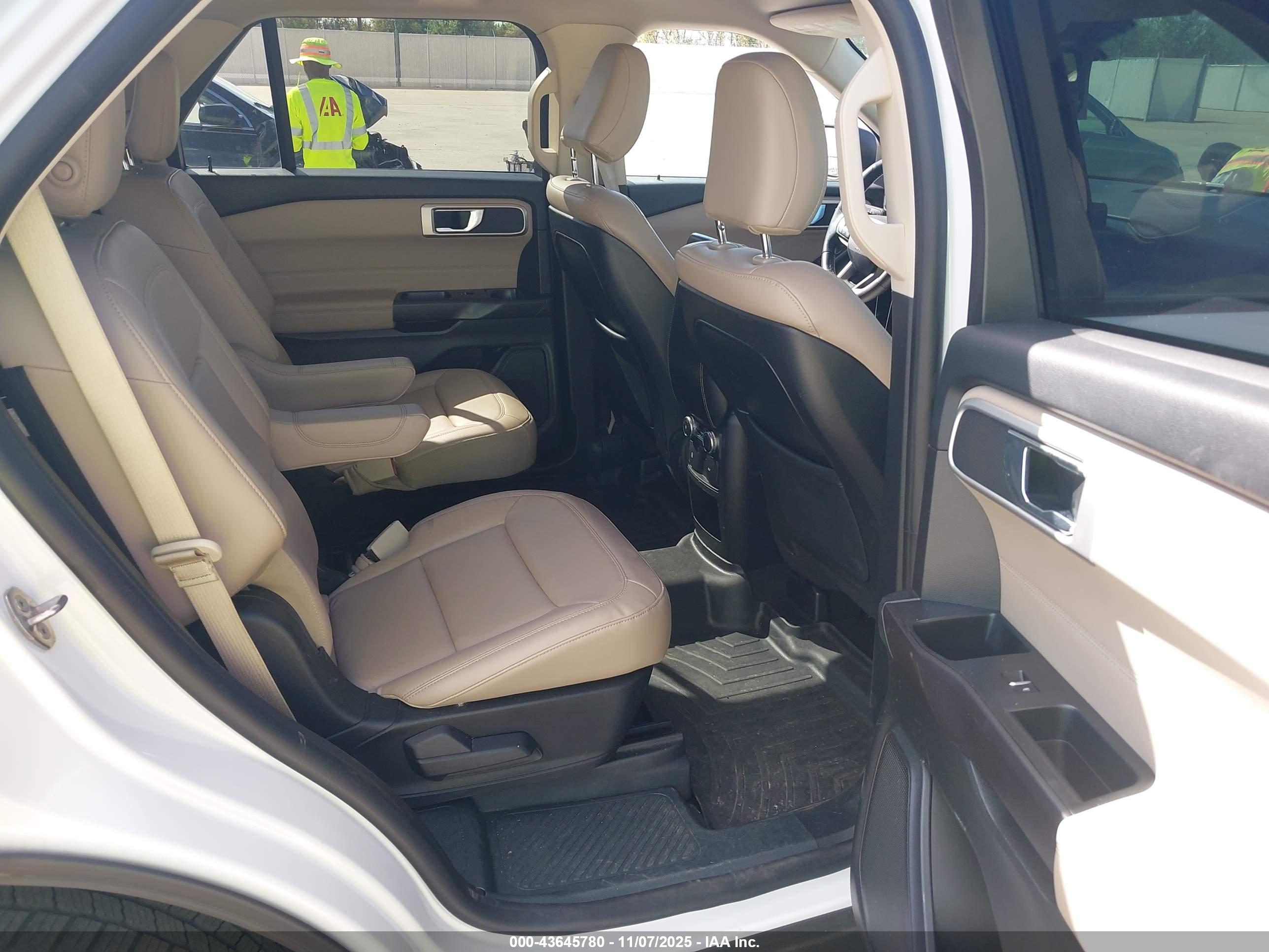 FORD EXPLORER image 8