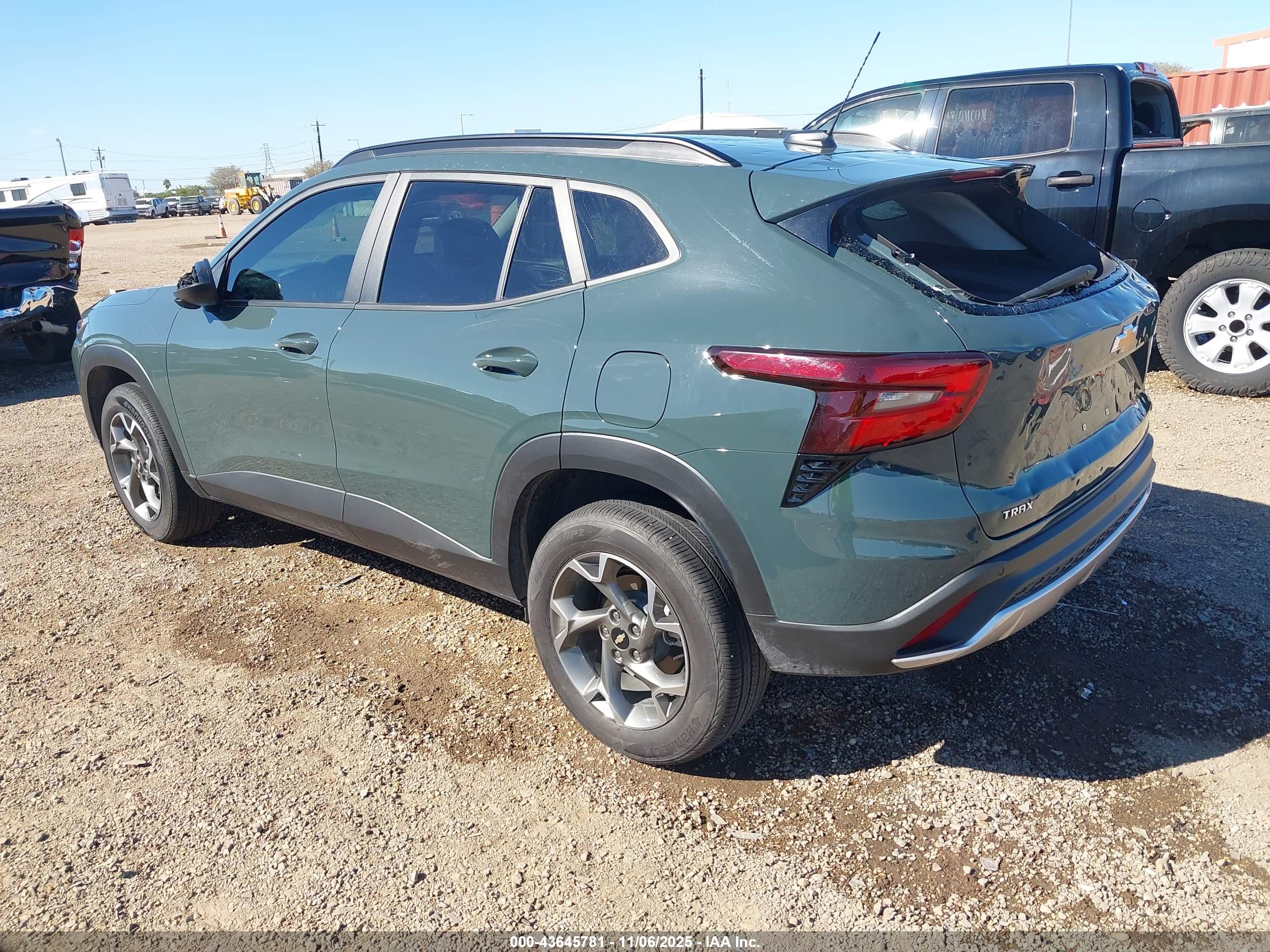 CHEVROLET TRAX image 3