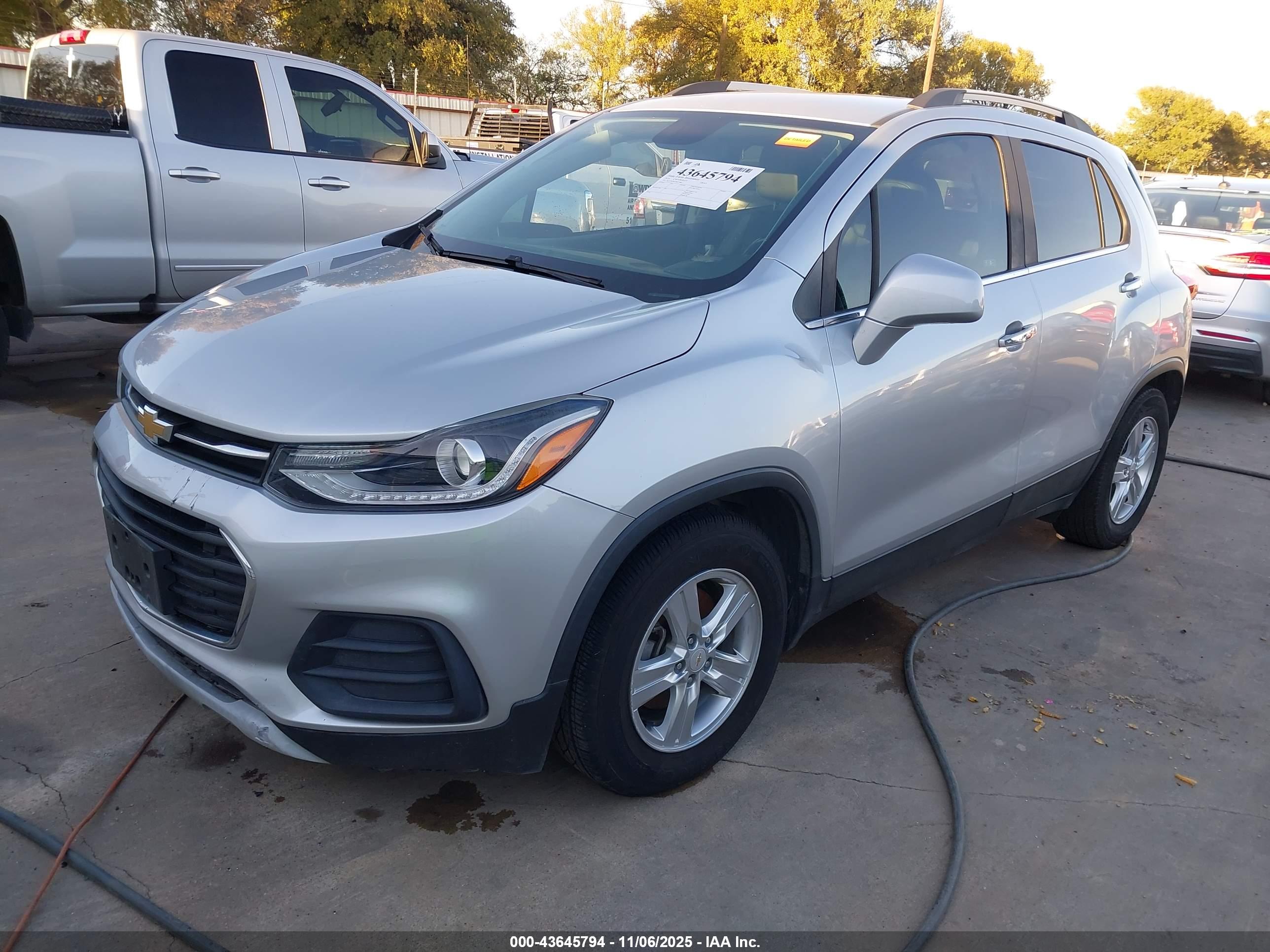 CHEVROLET TRAX image 2
