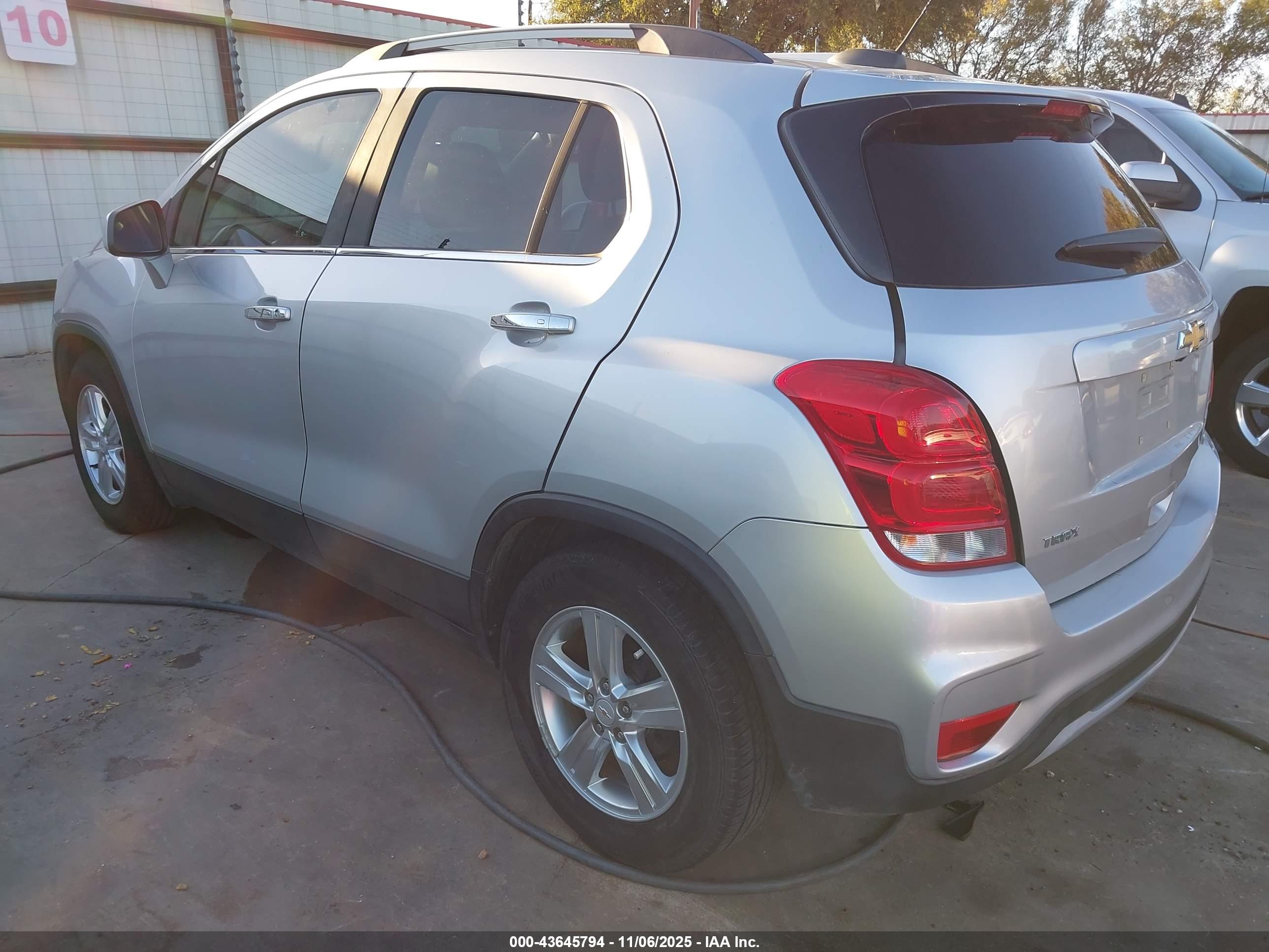 CHEVROLET TRAX image 3