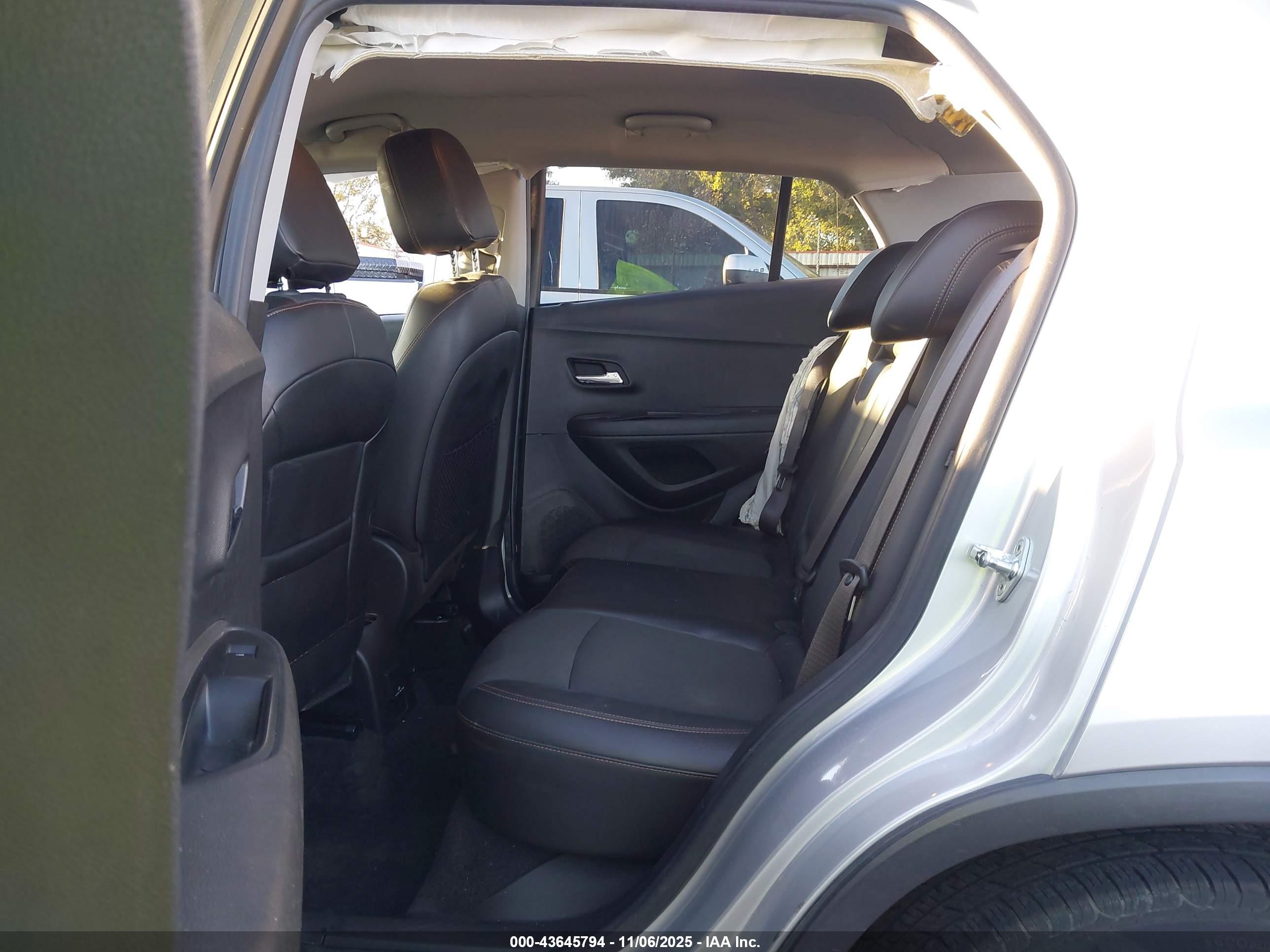 CHEVROLET TRAX image 8