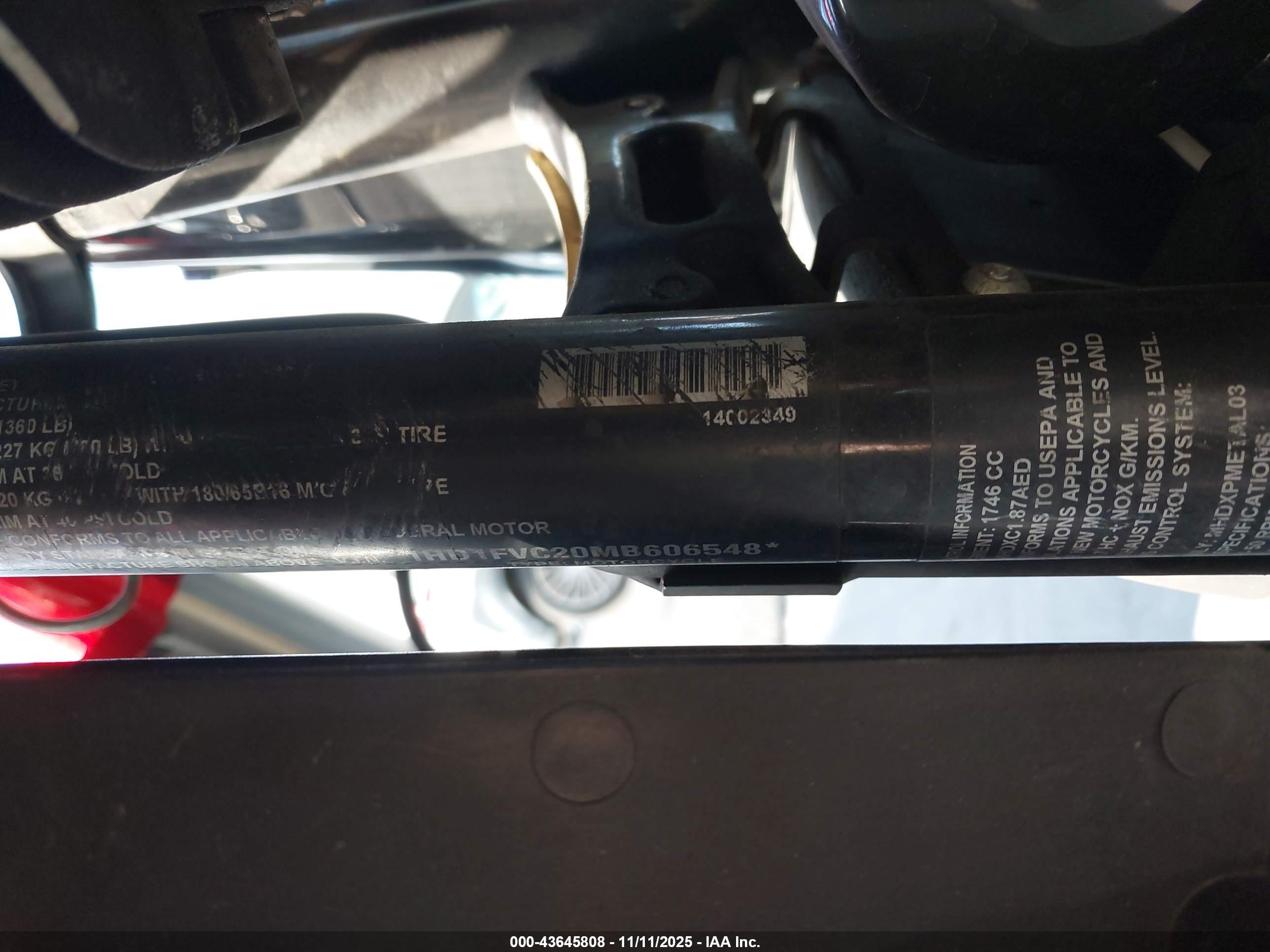 HARLEY-DAVIDSON FLHT image 10