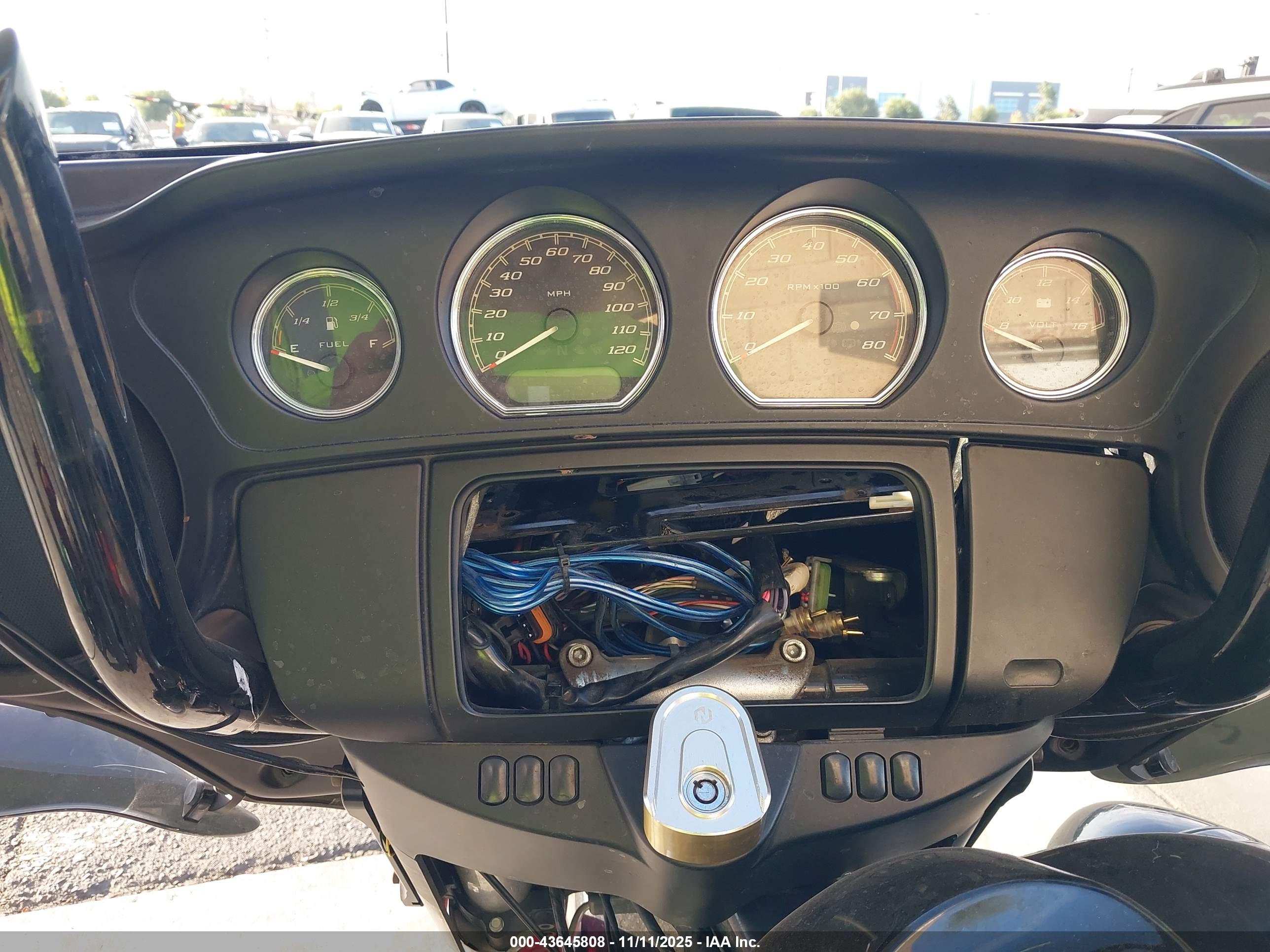 HARLEY-DAVIDSON FLHT image 7