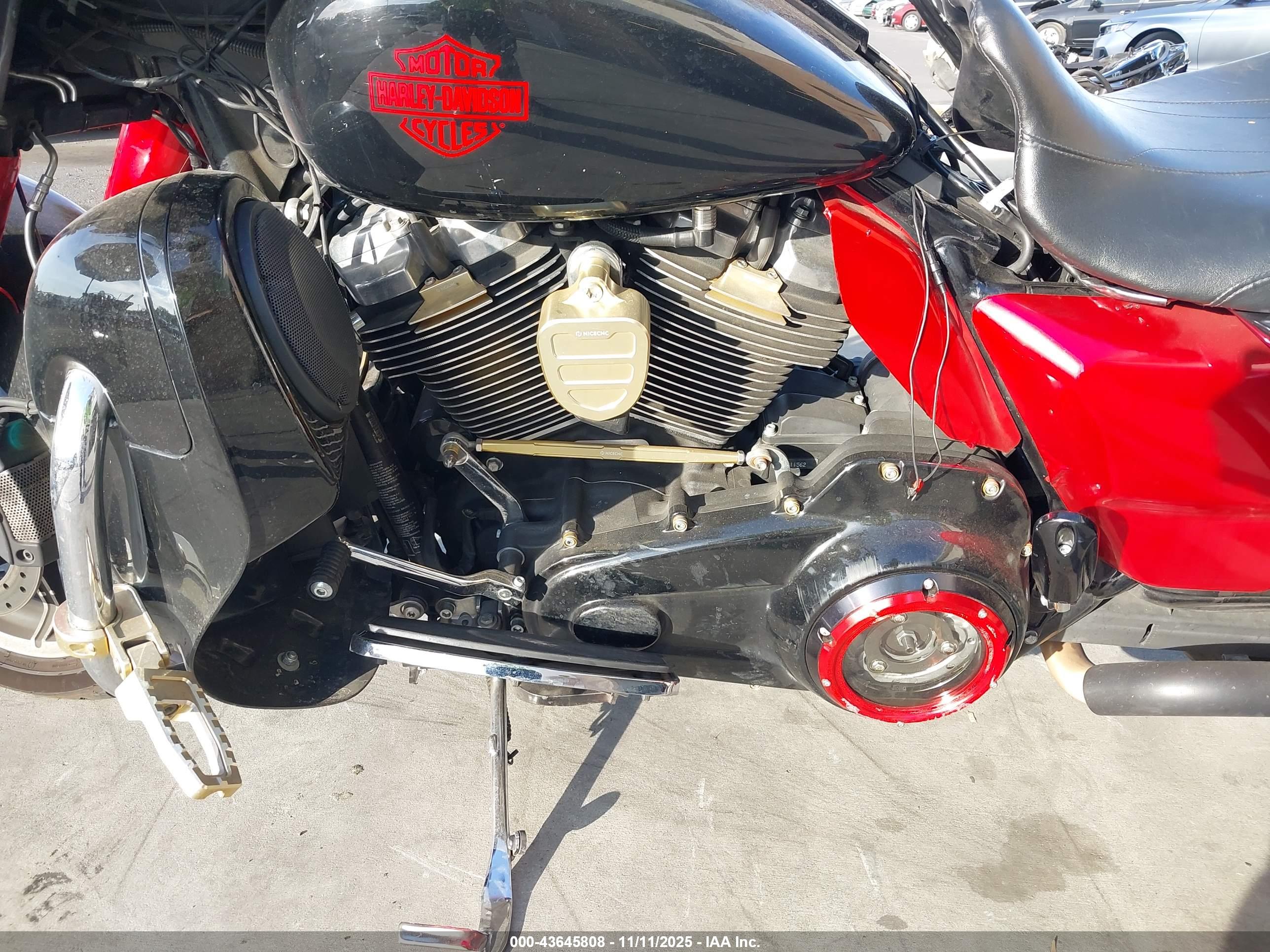 HARLEY-DAVIDSON FLHT image 9