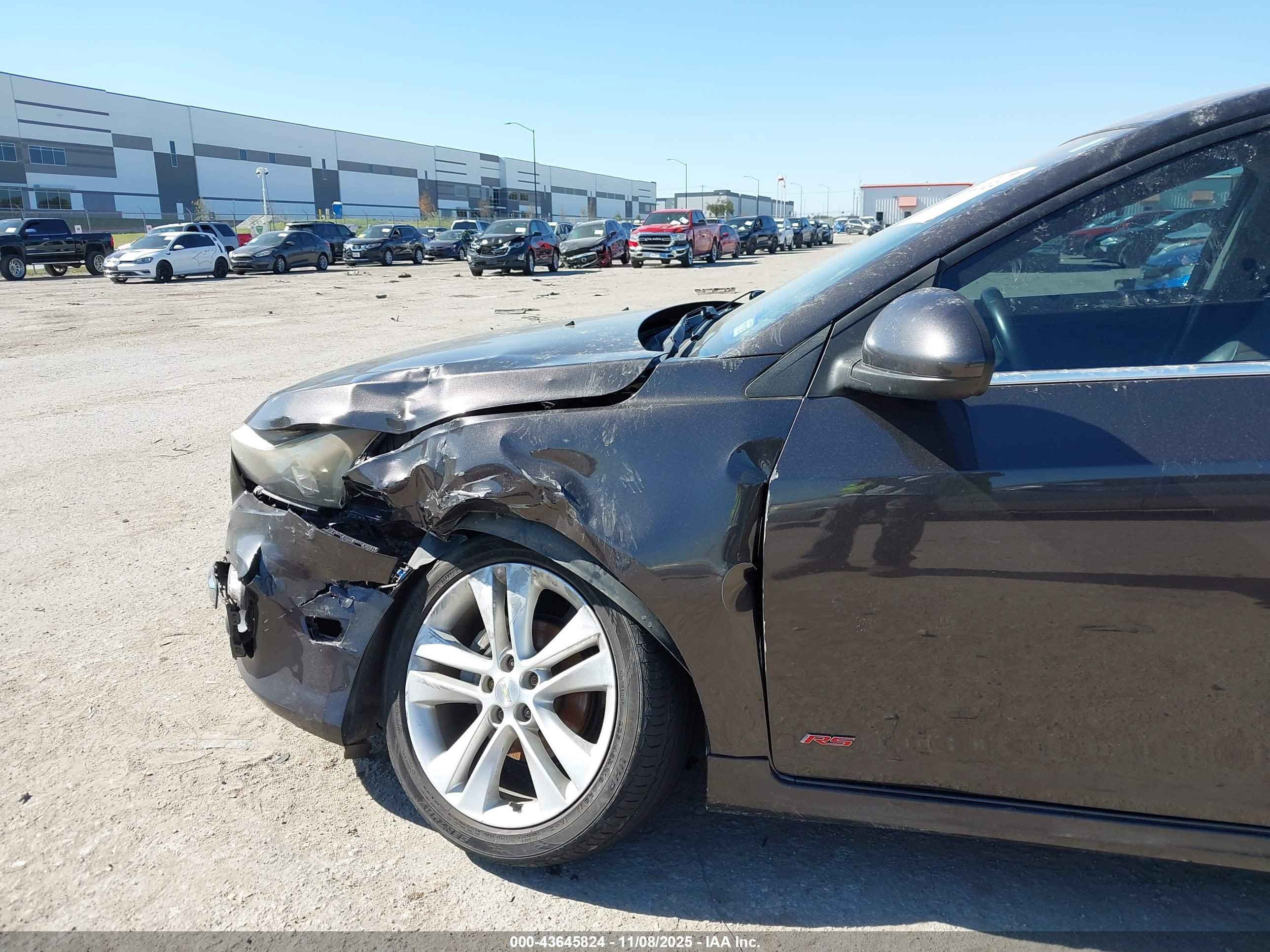 CHEVROLET CRUZE image 6