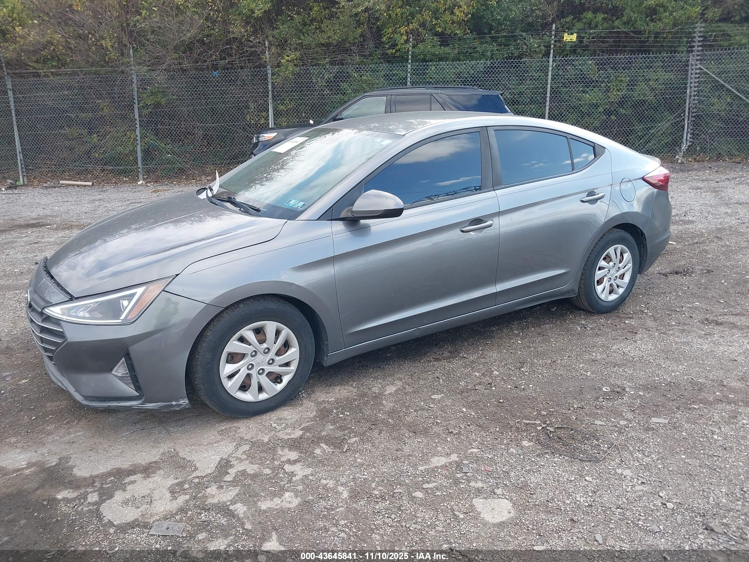 HYUNDAI ELANTRA image 2
