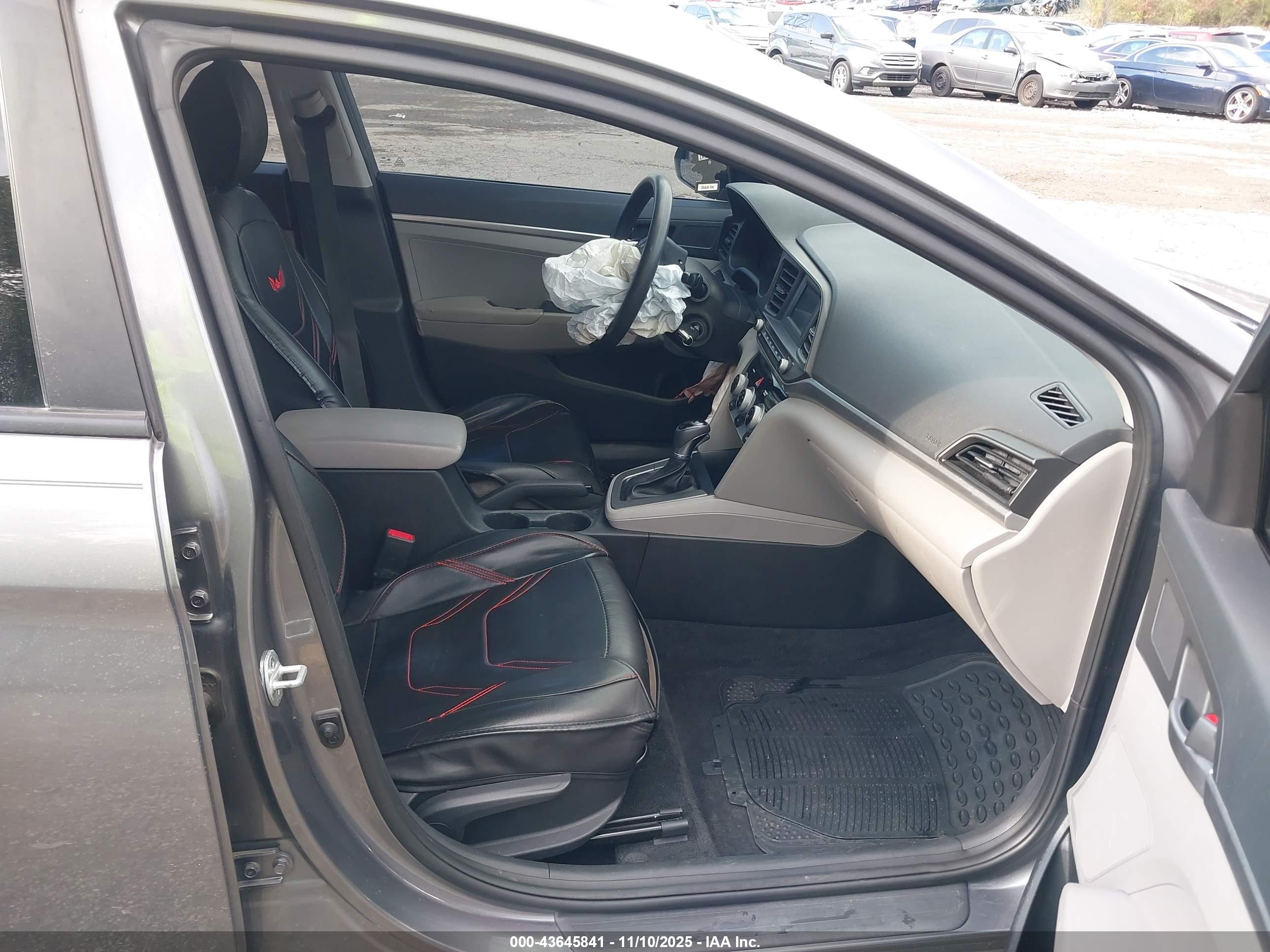 HYUNDAI ELANTRA image 5