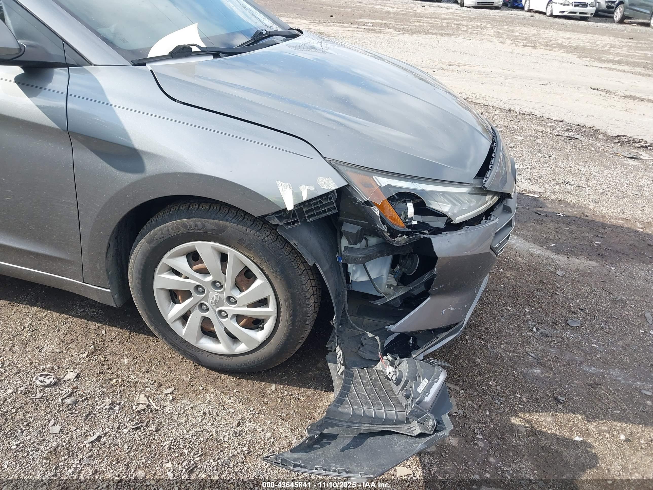 HYUNDAI ELANTRA image 6