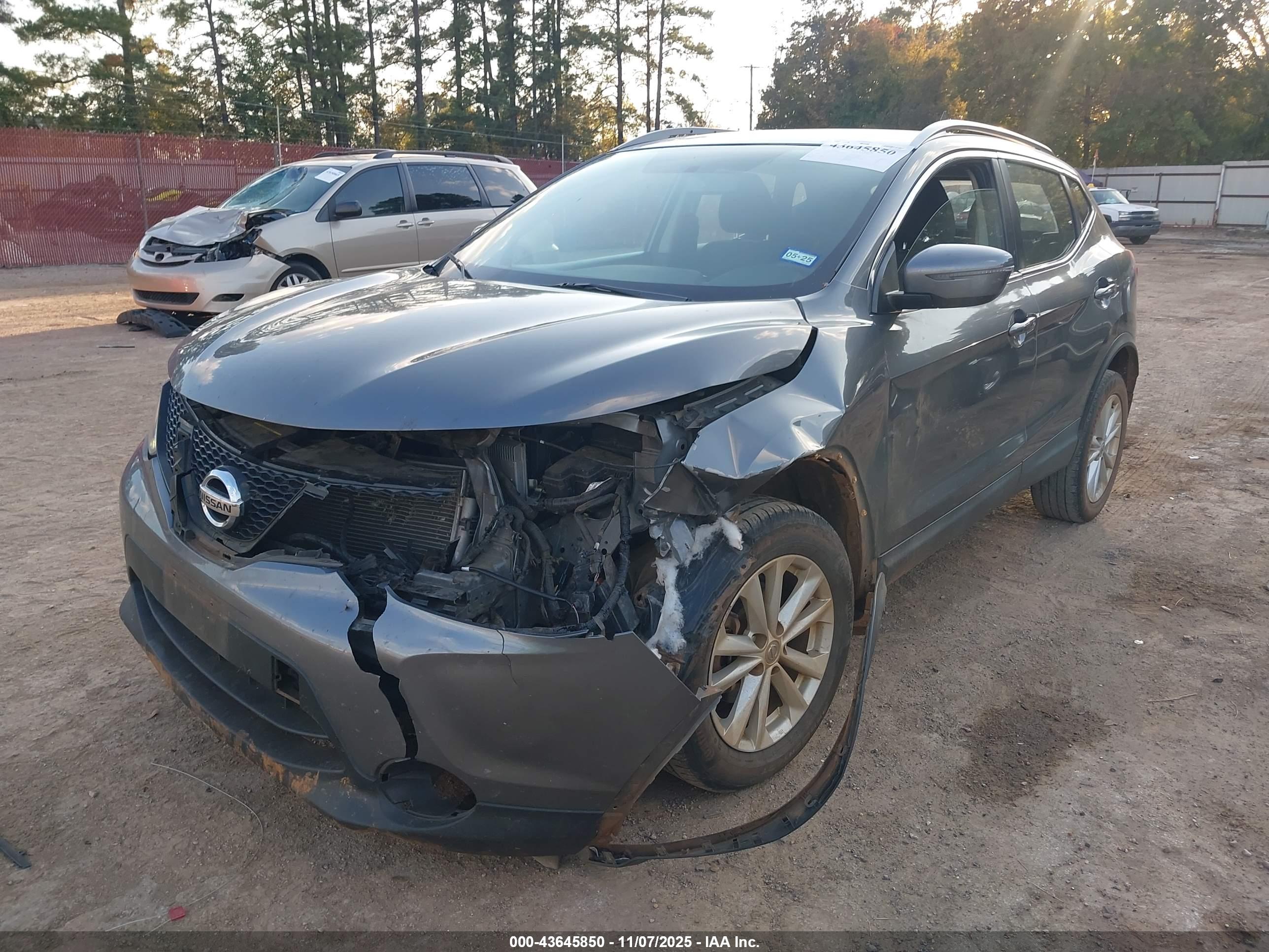 NISSAN ROGUE image 2