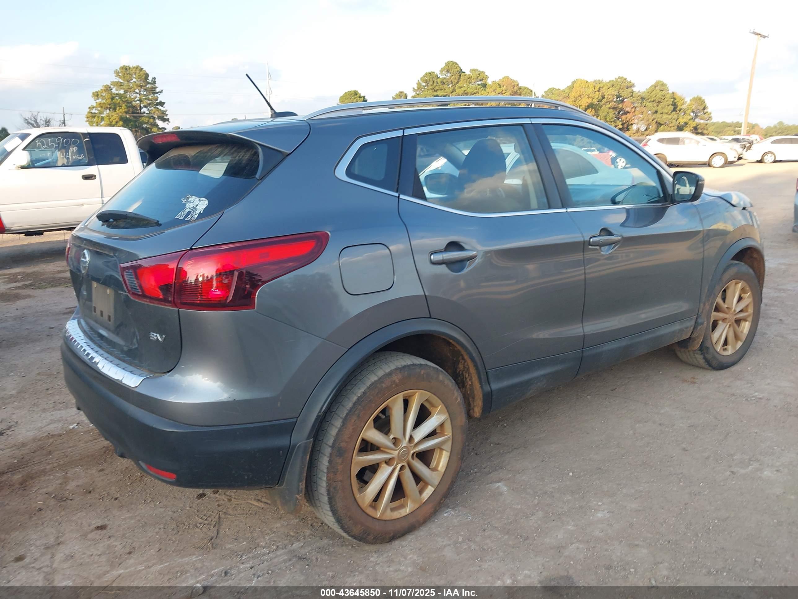 NISSAN ROGUE image 4