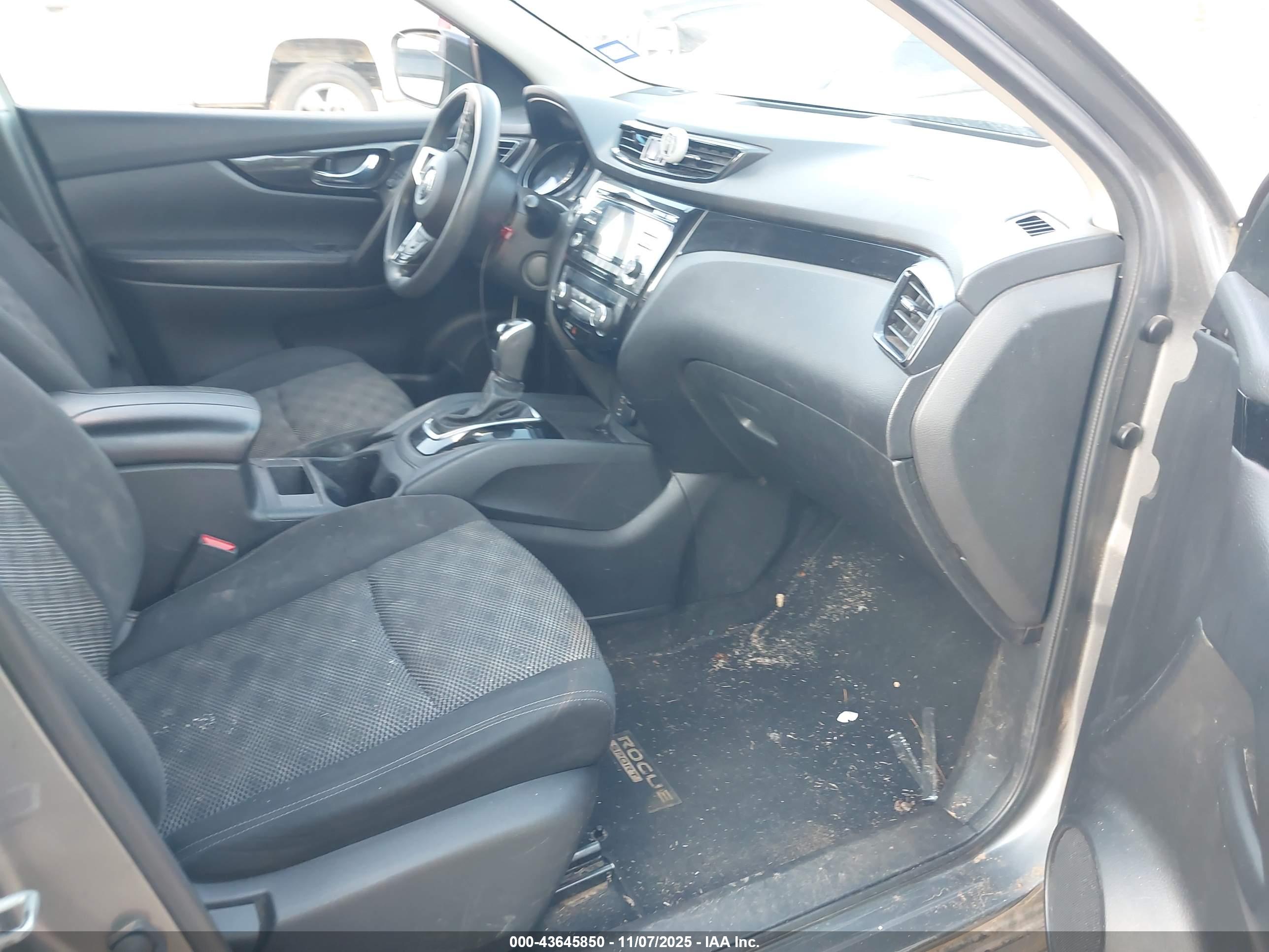 NISSAN ROGUE image 5