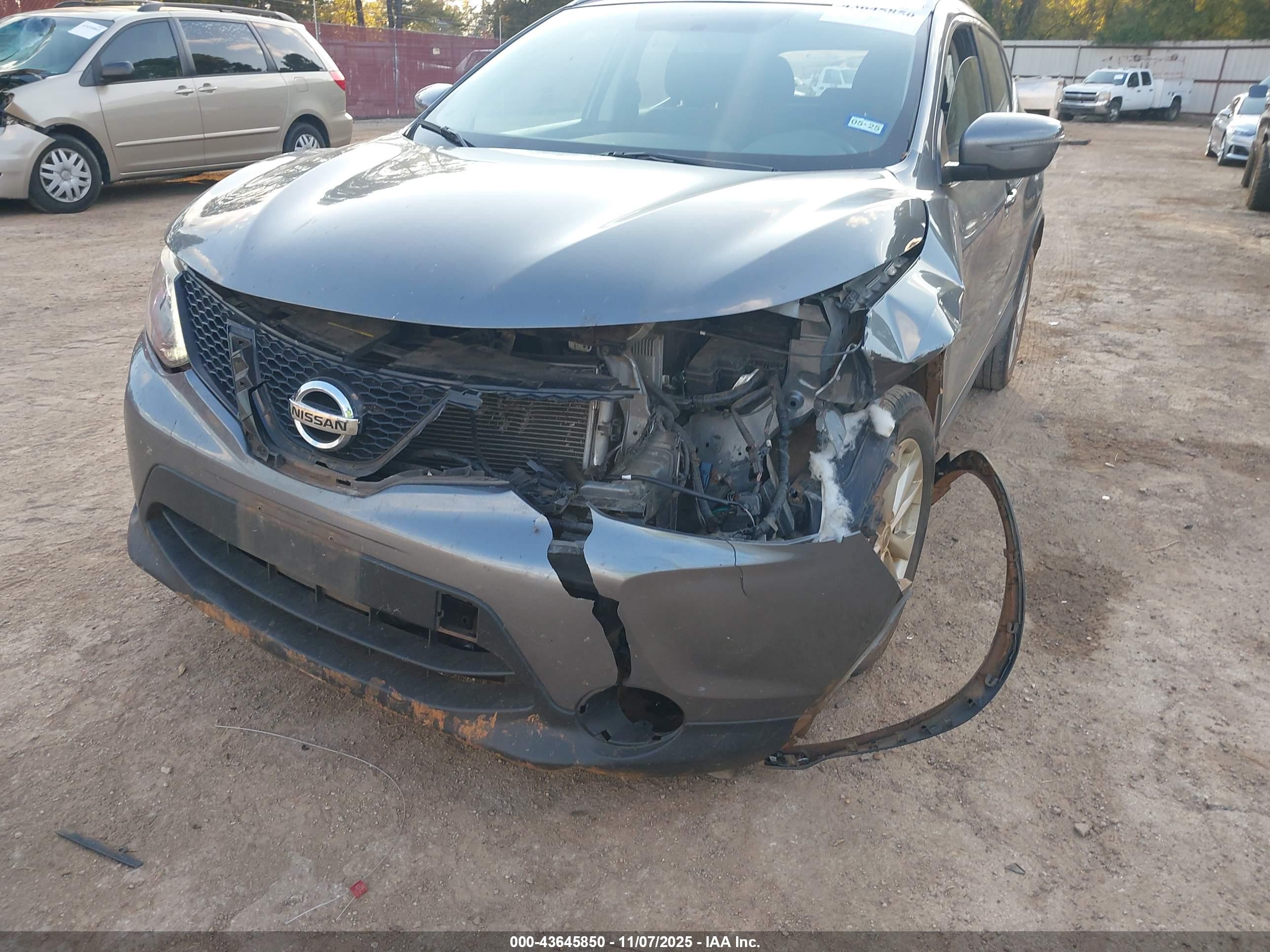 NISSAN ROGUE image 6