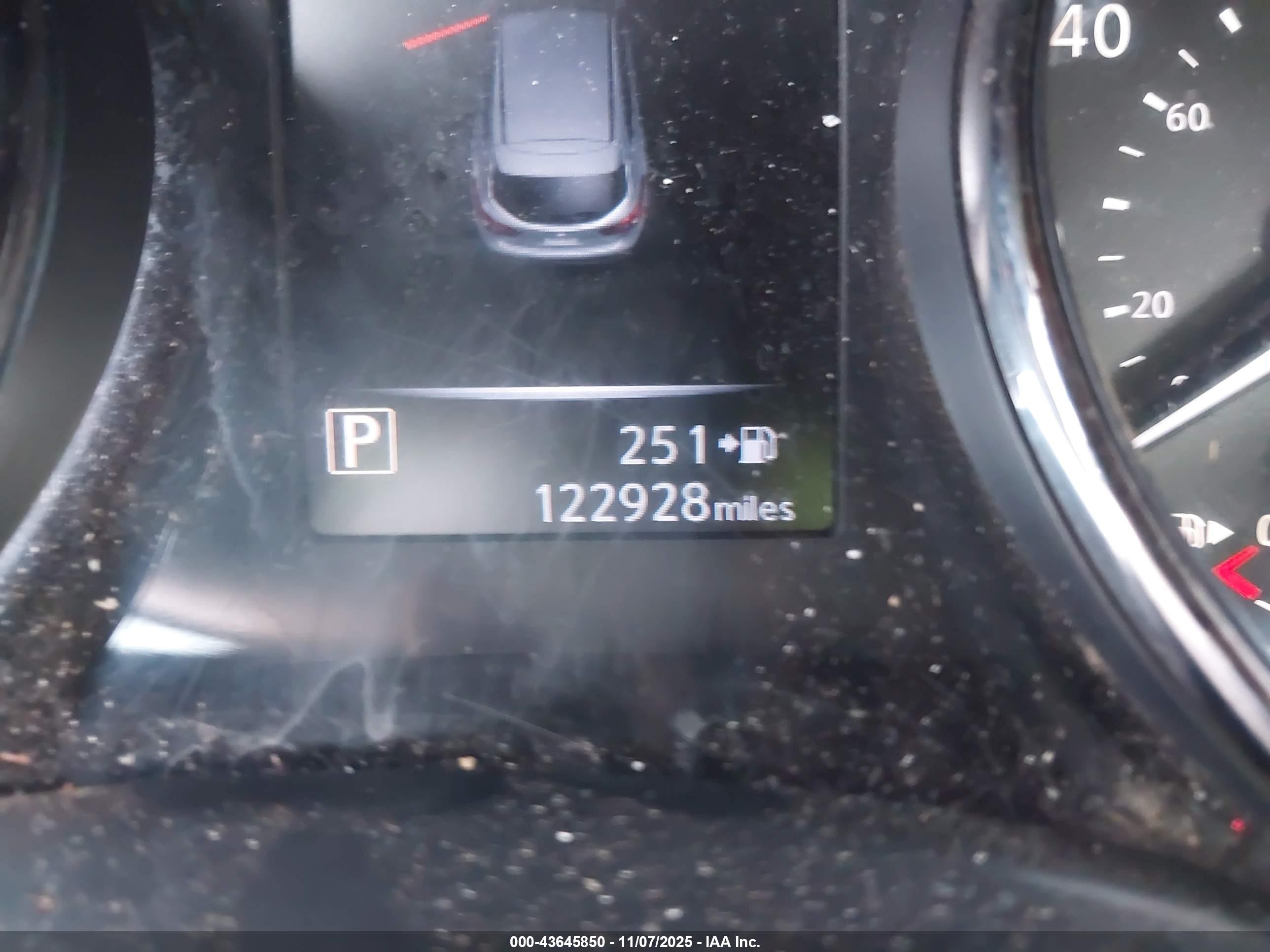 NISSAN ROGUE image 7