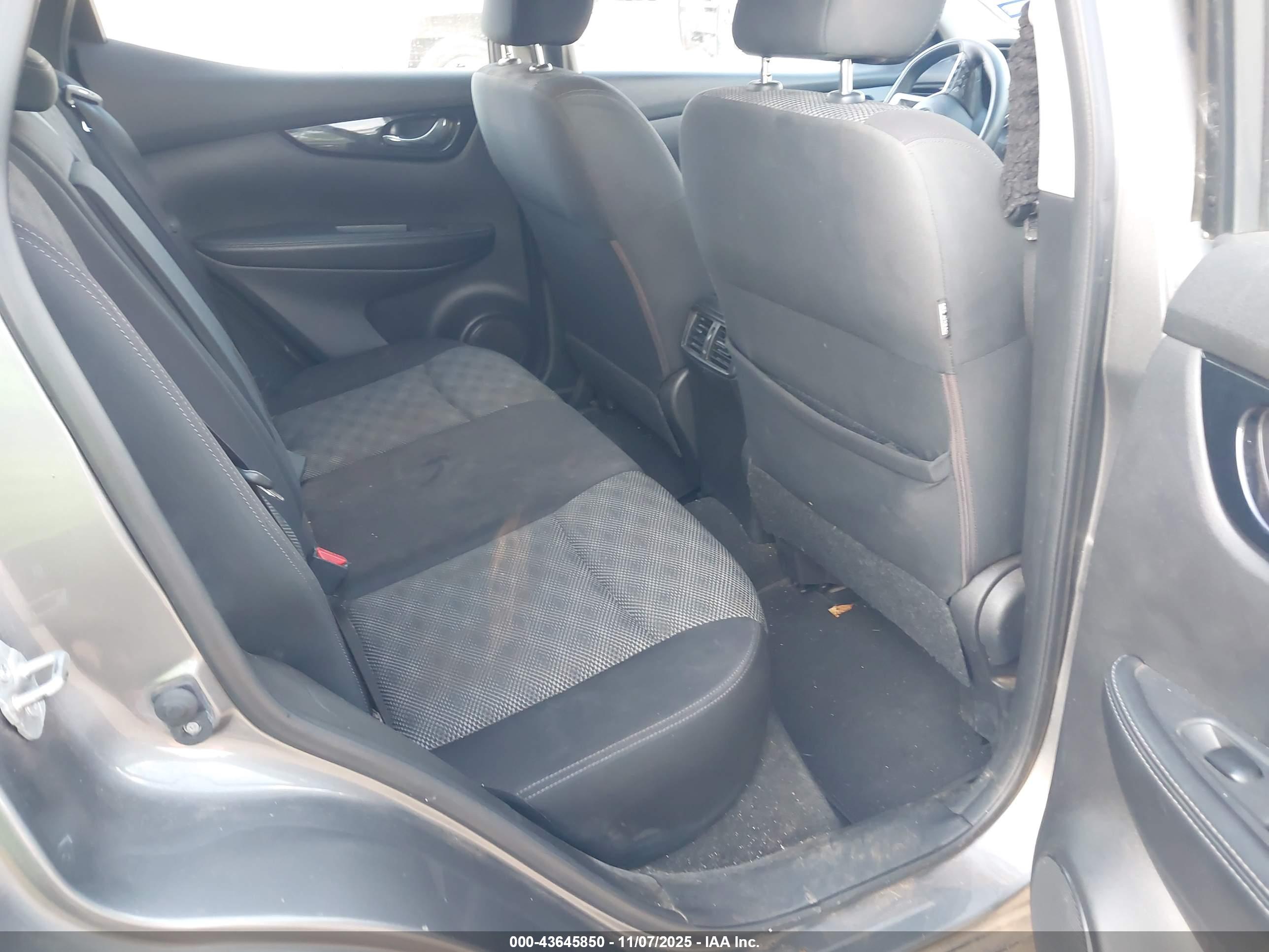 NISSAN ROGUE image 8