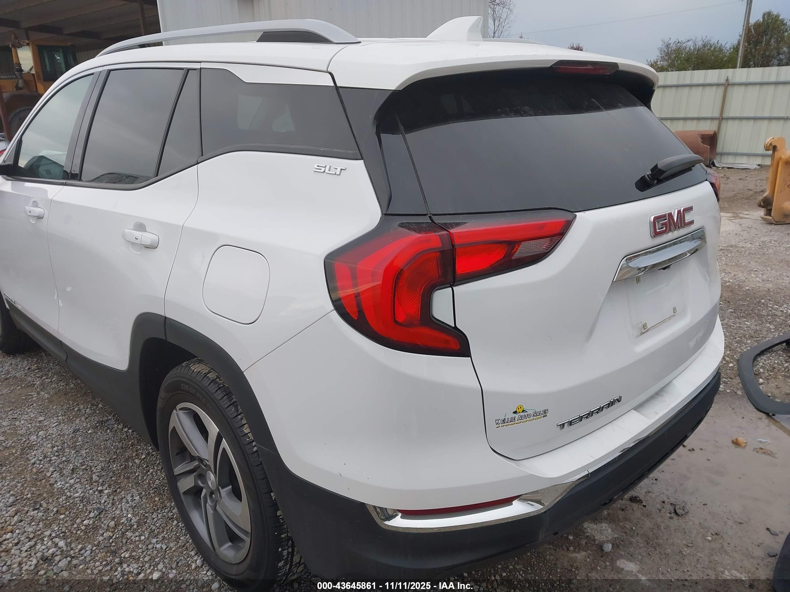 GMC TERRAIN image 3