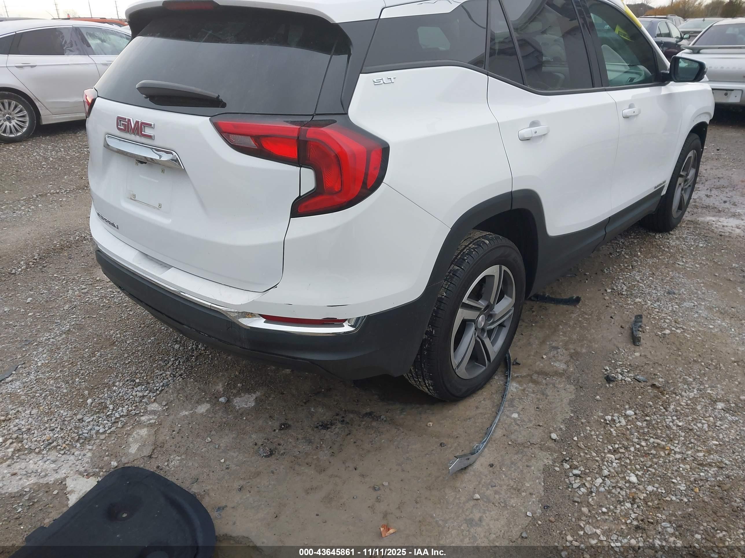 GMC TERRAIN image 4