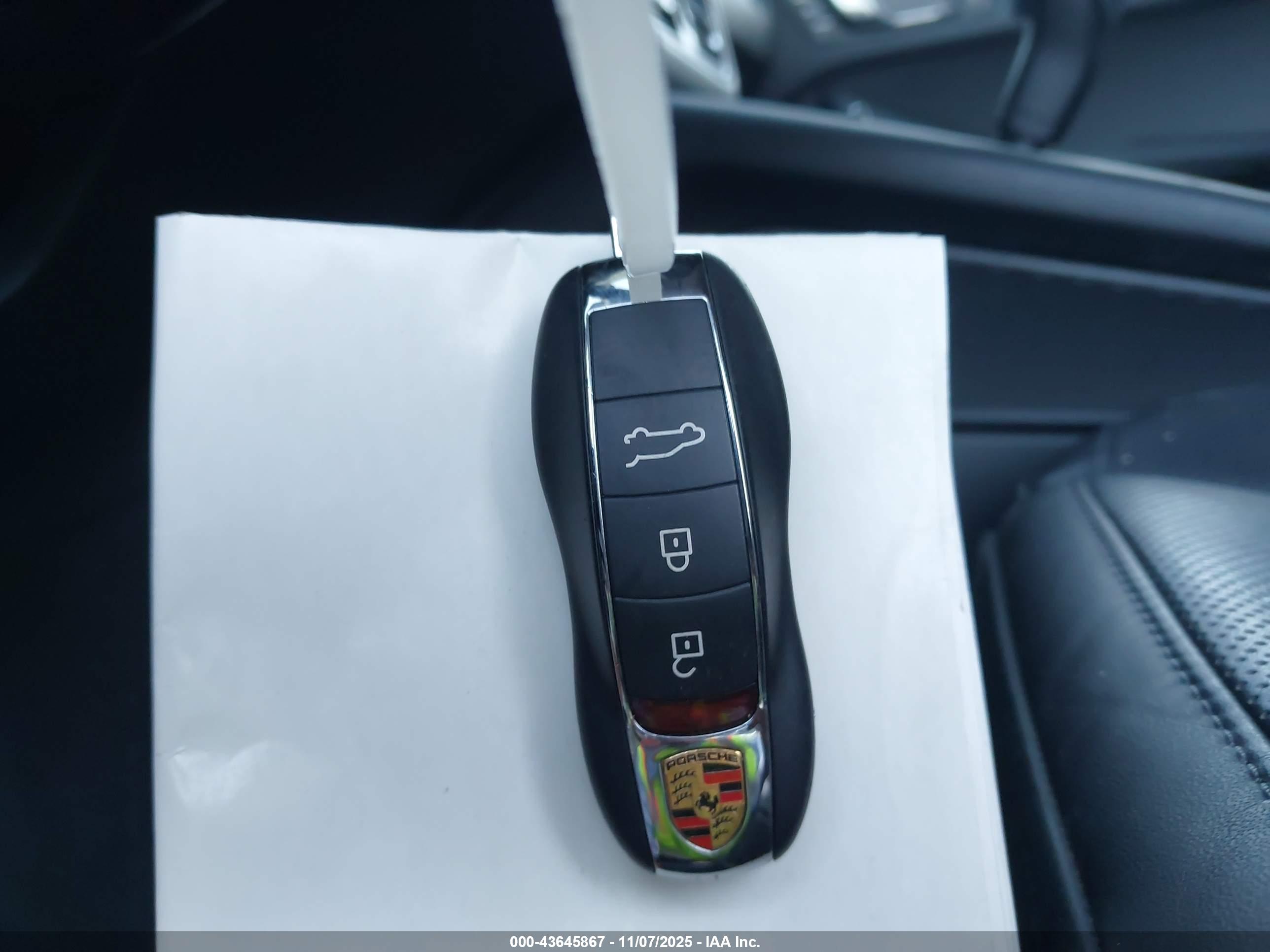 PORSCHE MACAN image 11