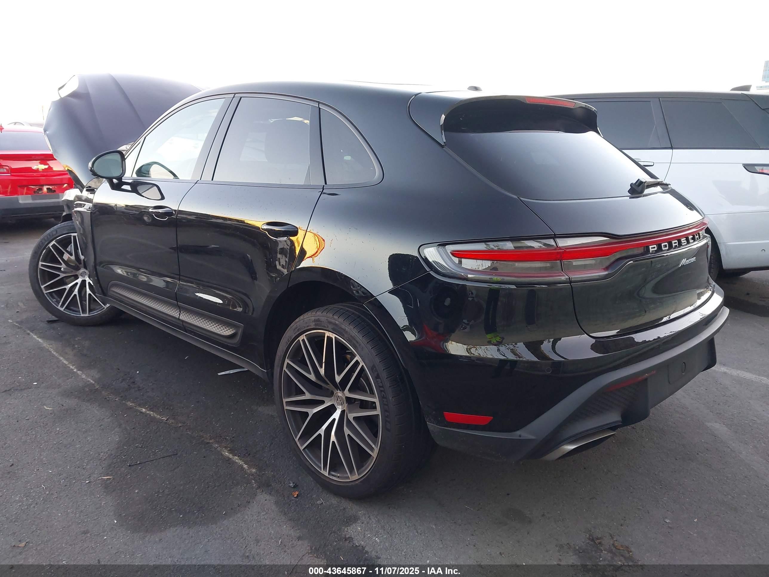 PORSCHE MACAN image 3