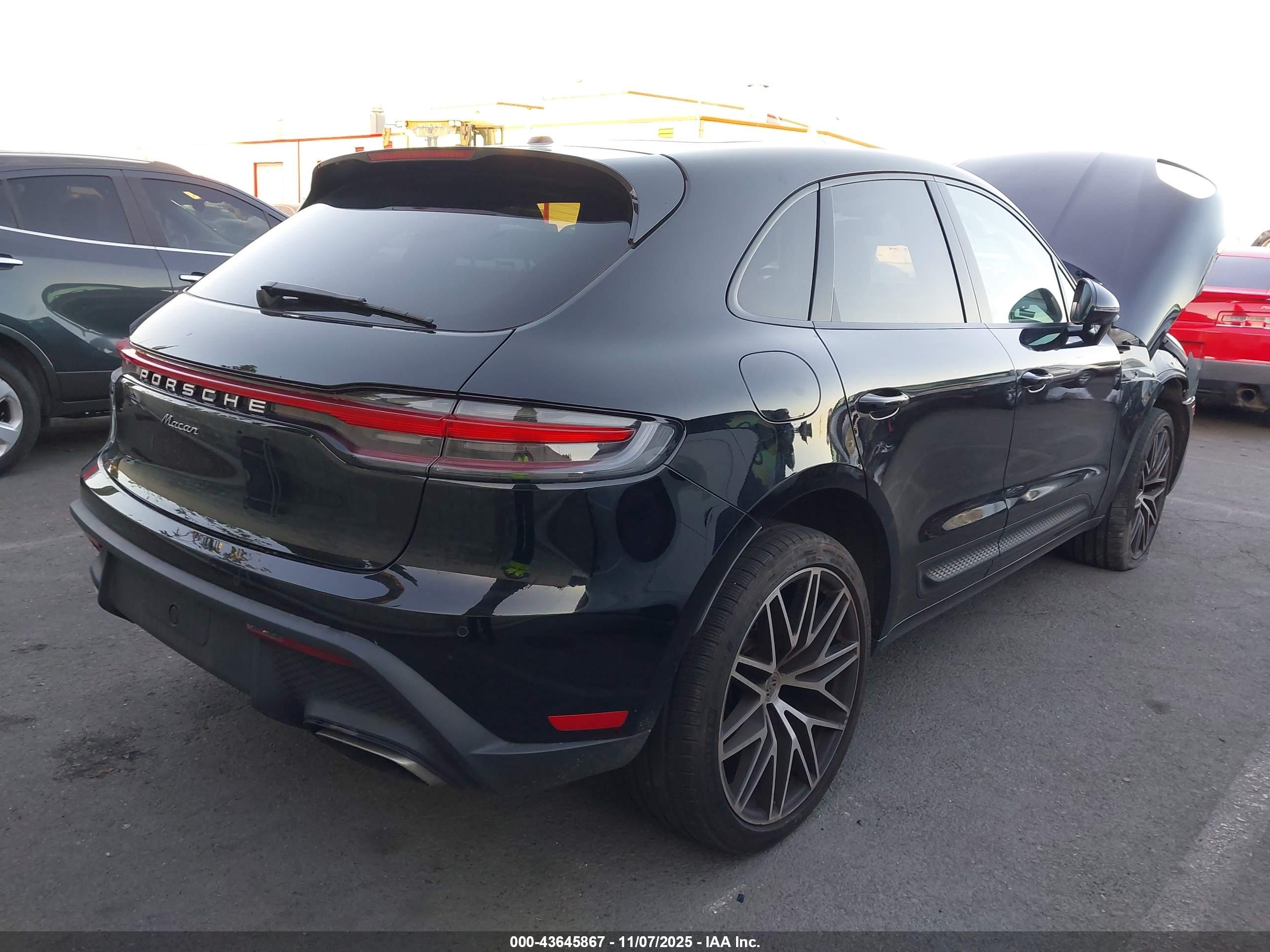 PORSCHE MACAN image 4