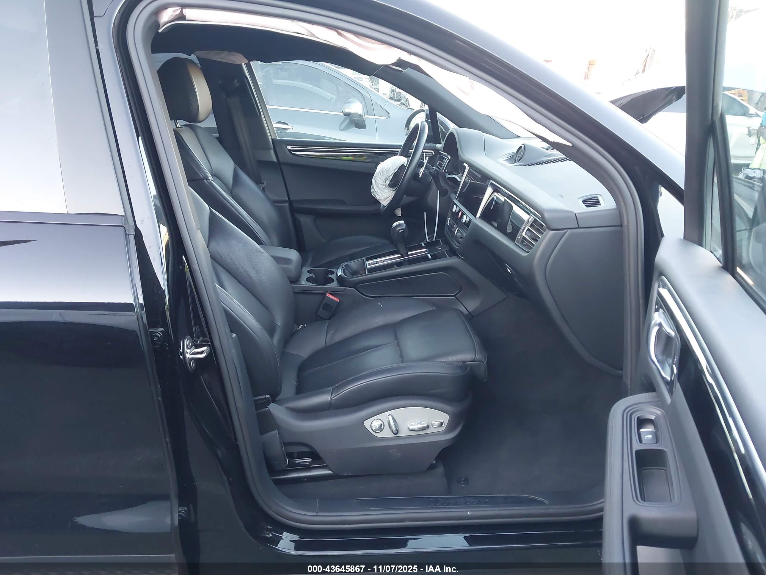 PORSCHE MACAN image 5