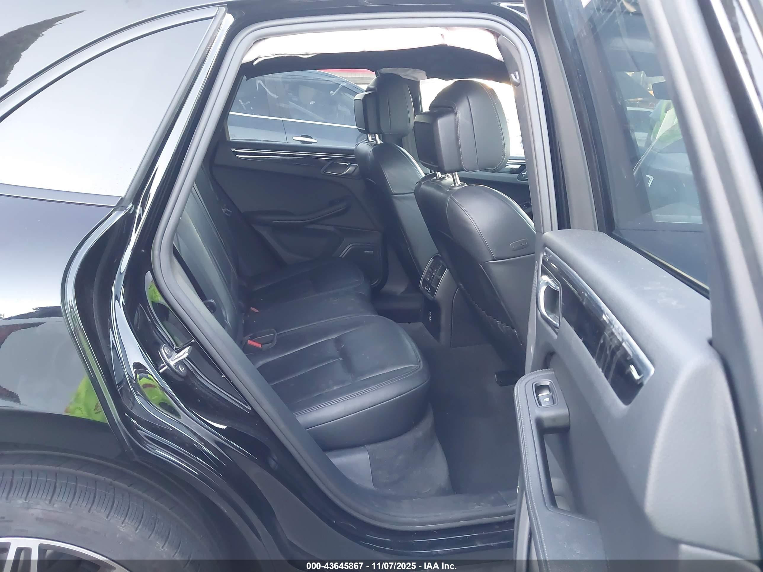 PORSCHE MACAN image 8