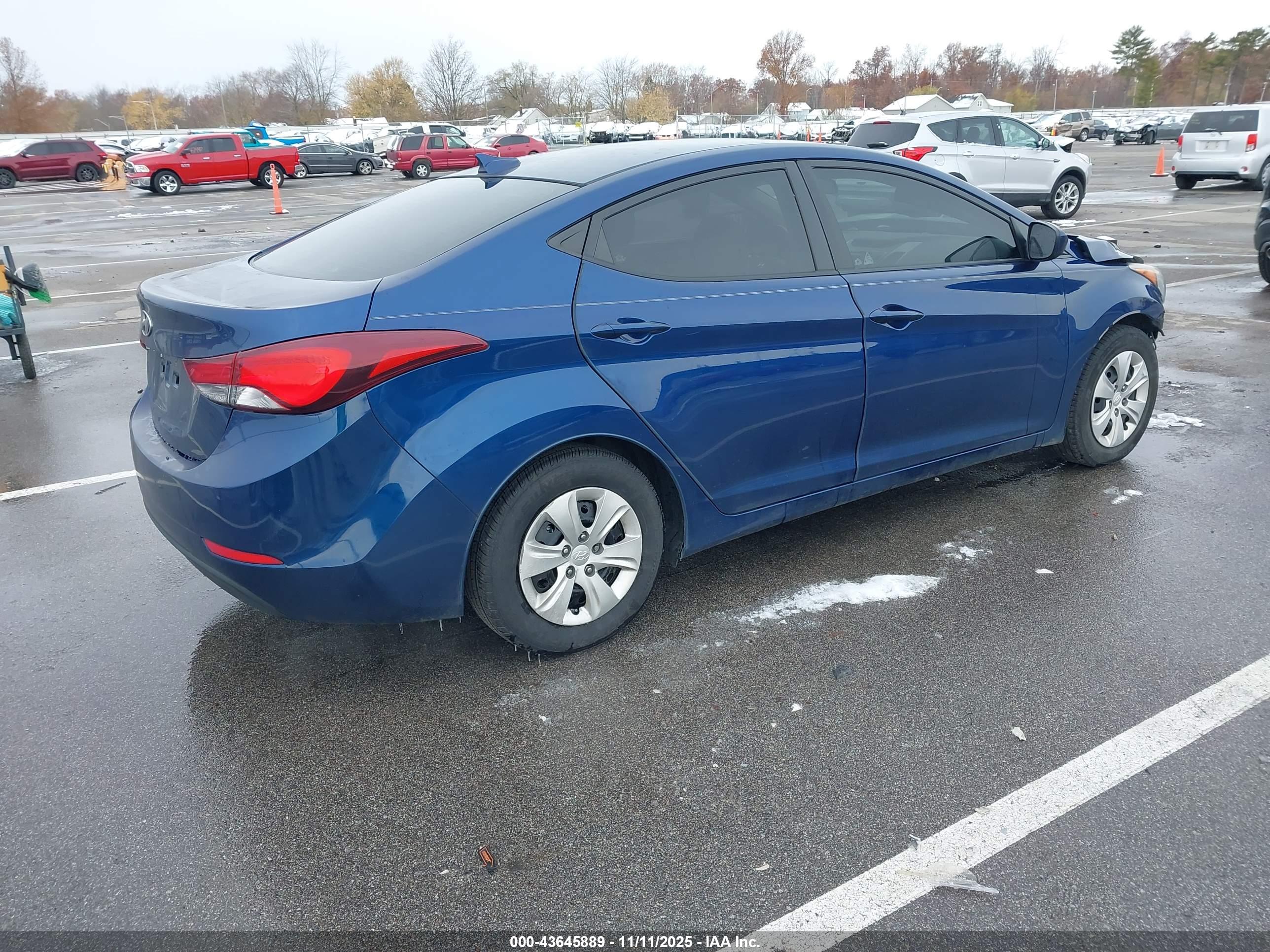 HYUNDAI ELANTRA image 4