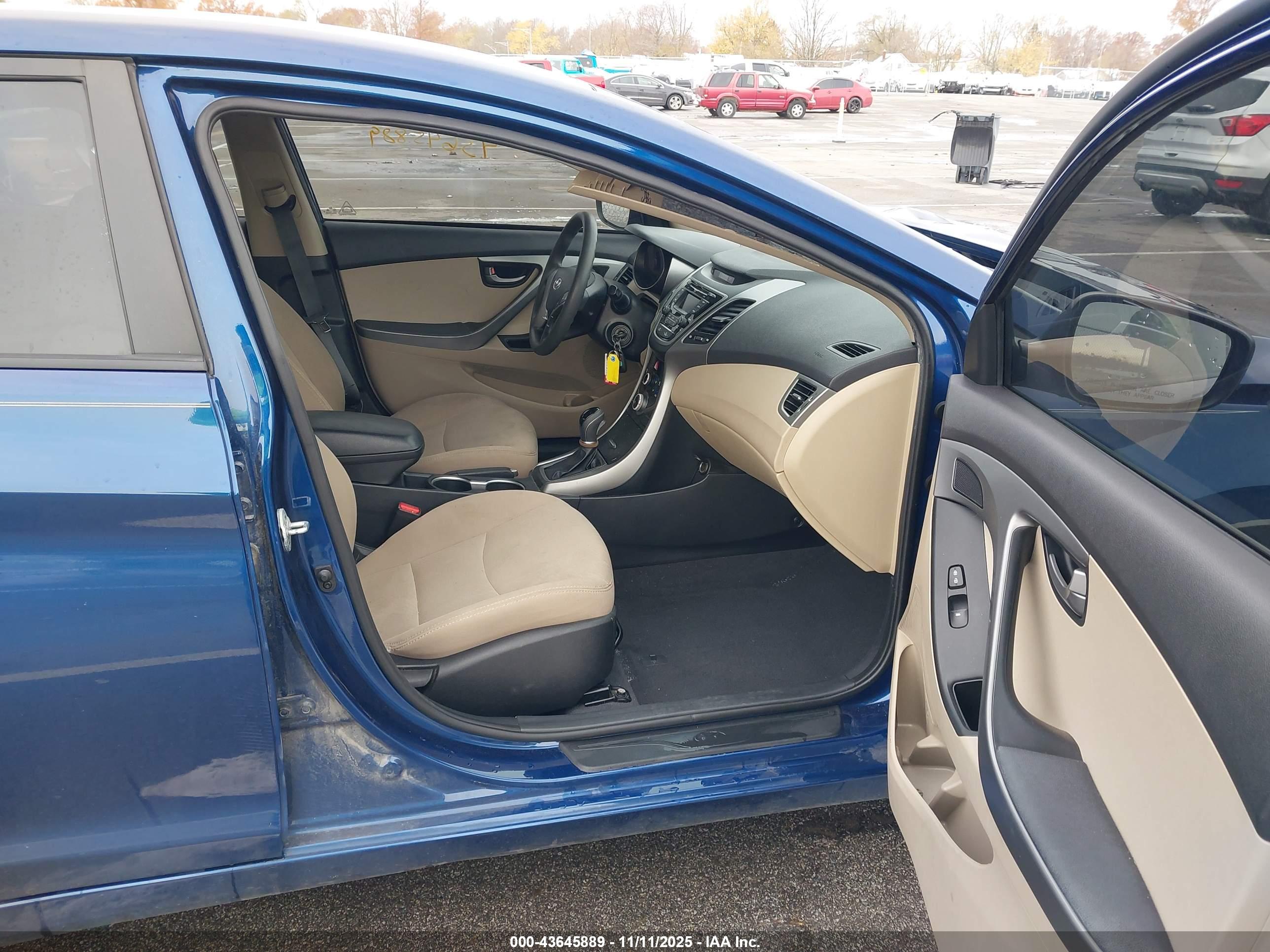 HYUNDAI ELANTRA image 5