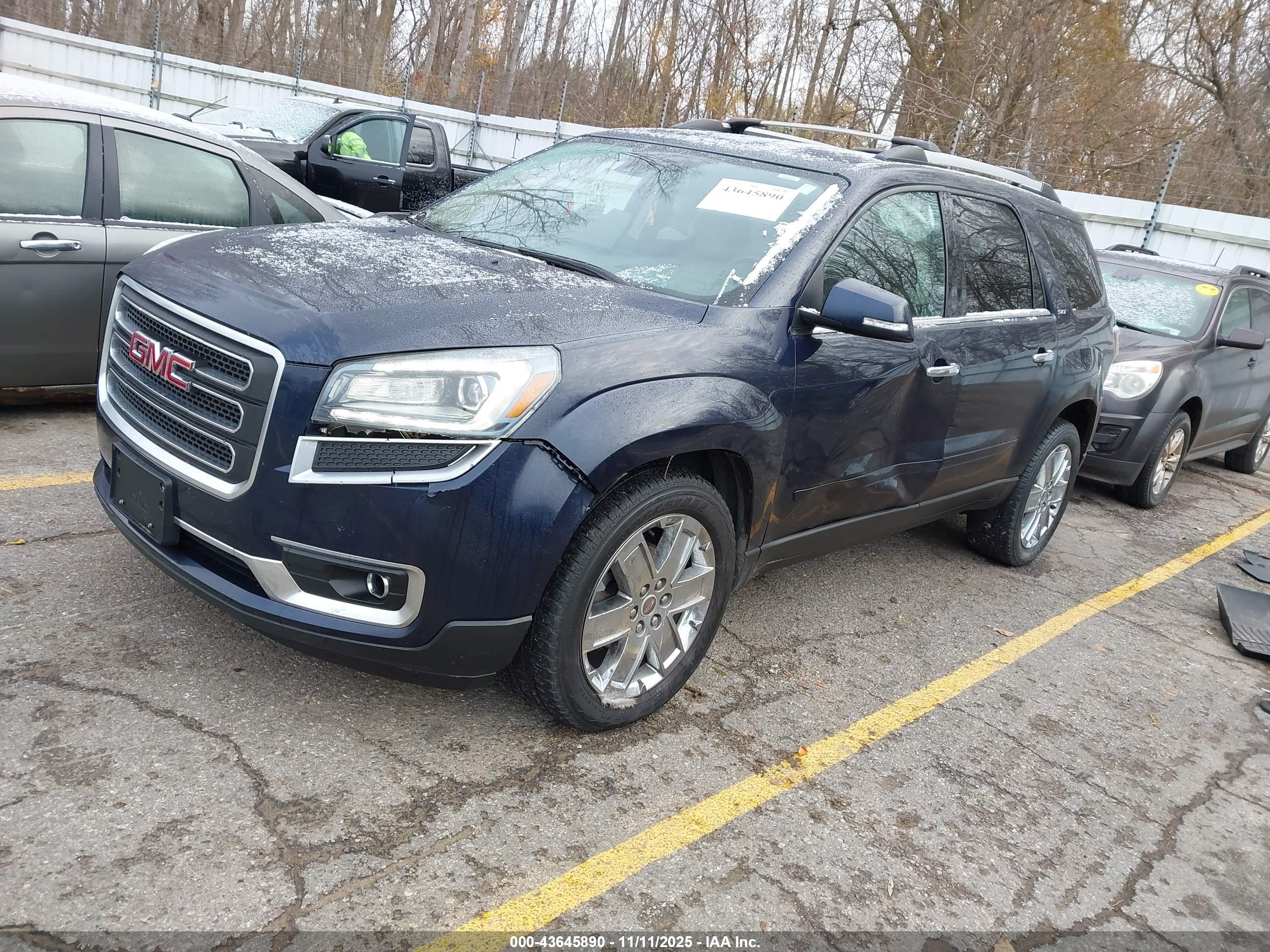 GMC ACADIA image 2
