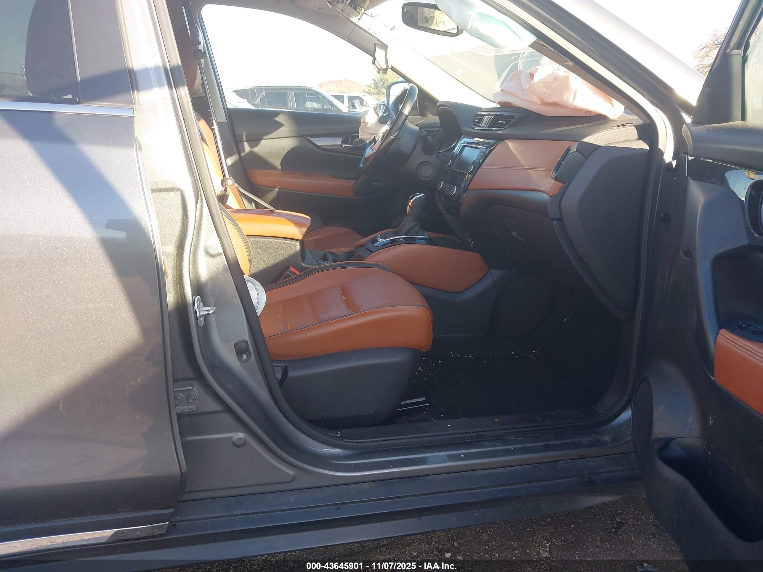 NISSAN ROGUE image 5