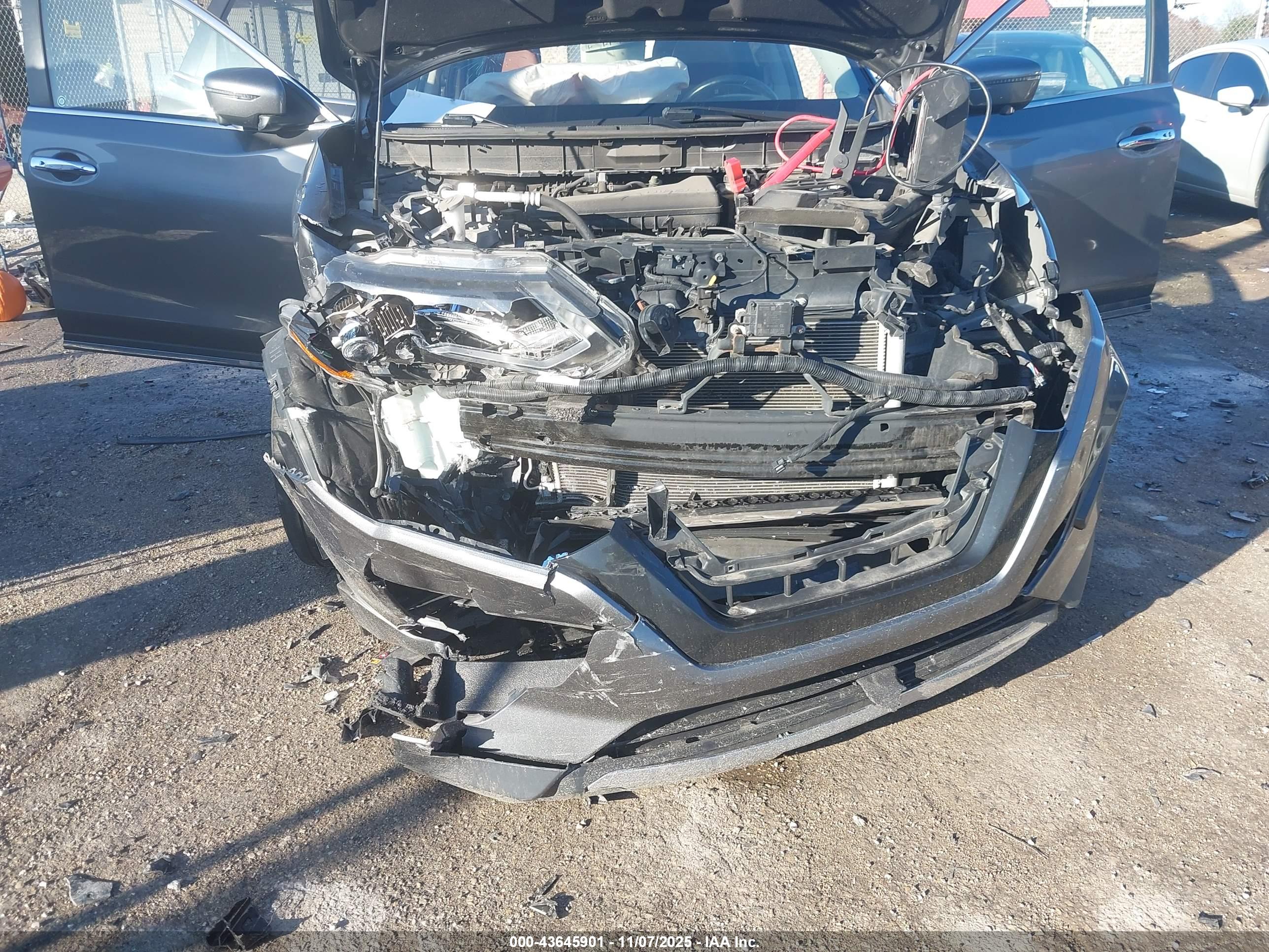 NISSAN ROGUE image 6