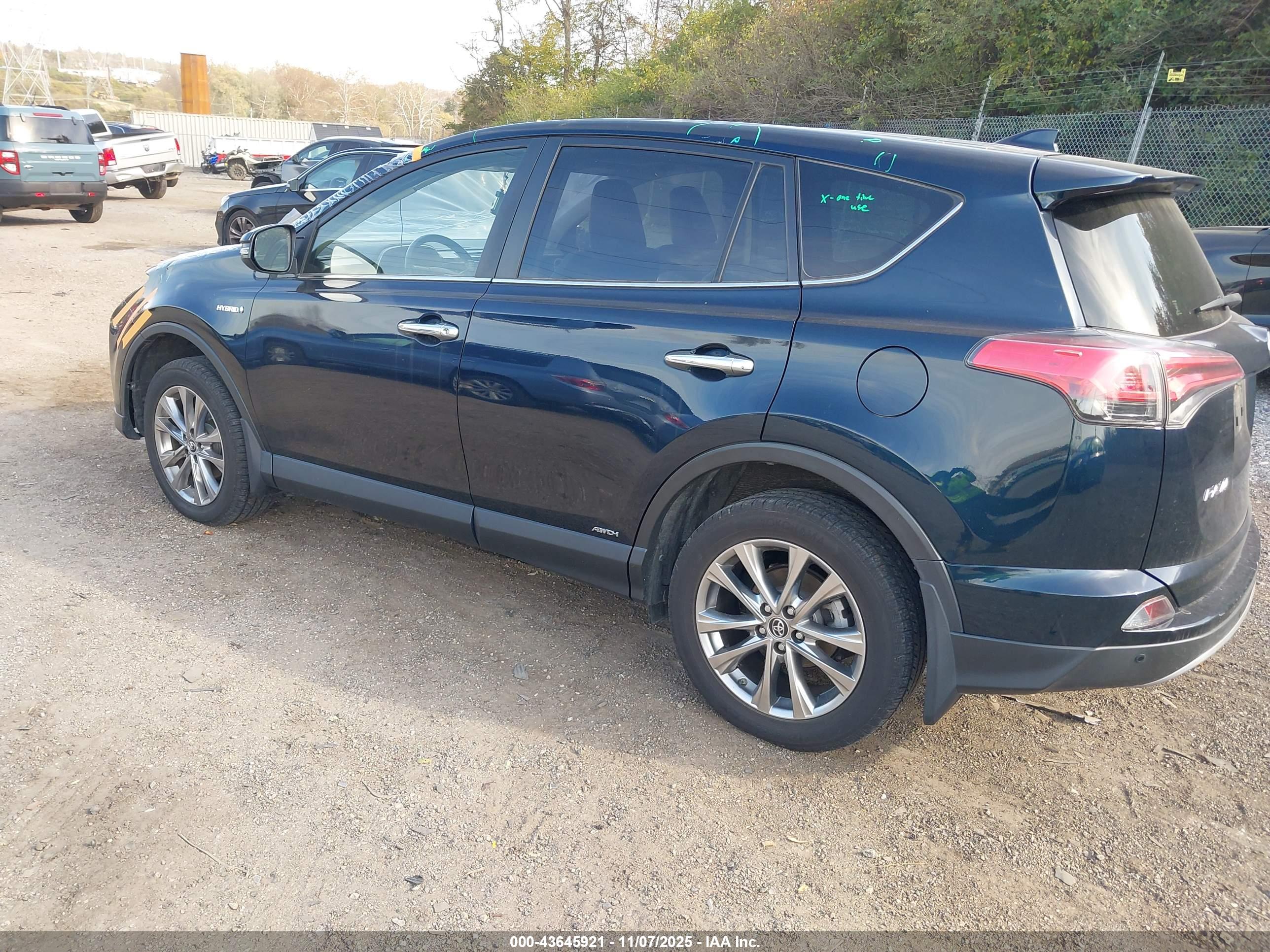 TOYOTA RAV4 image 3