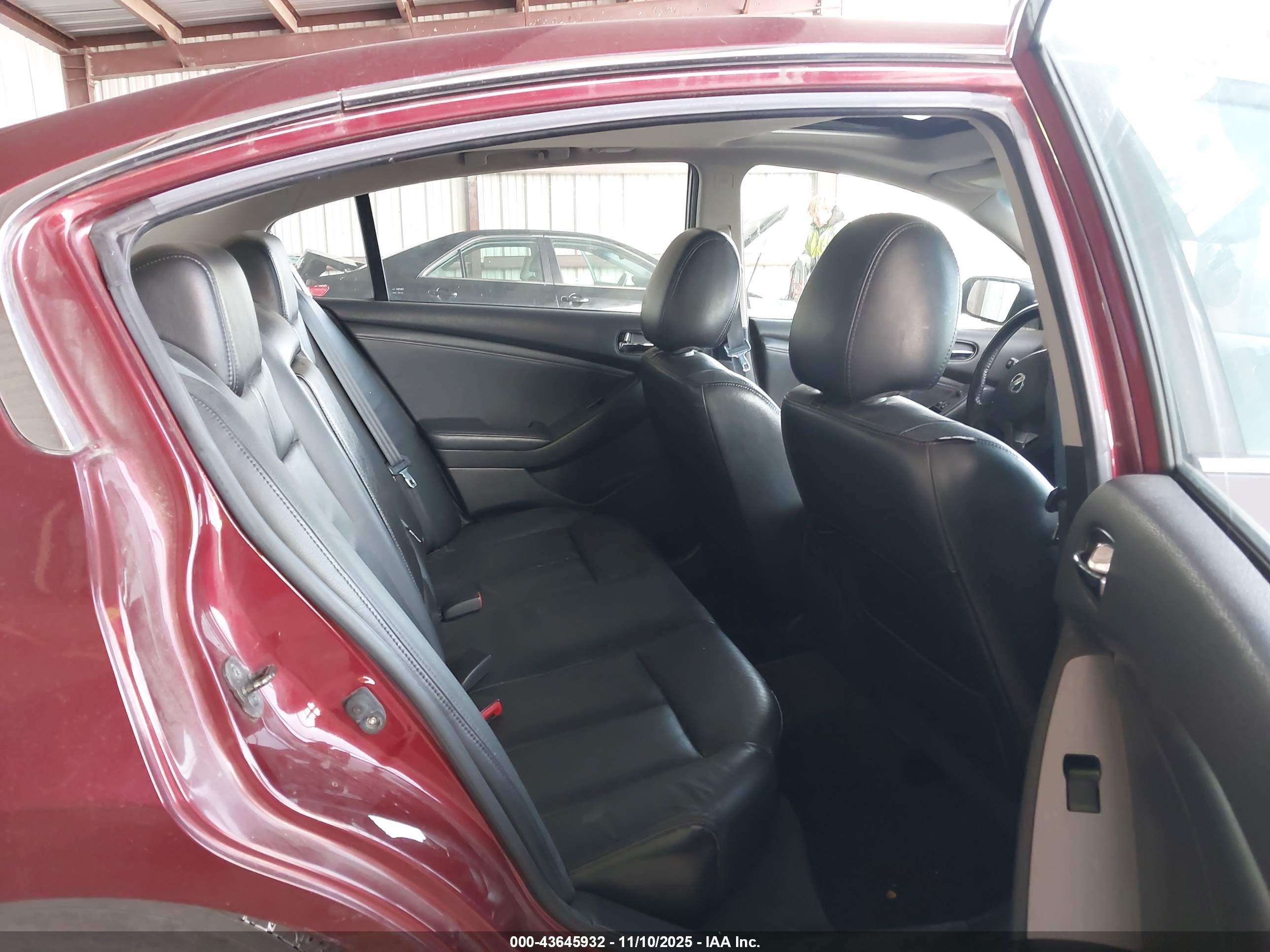 NISSAN ALTIMA image 8