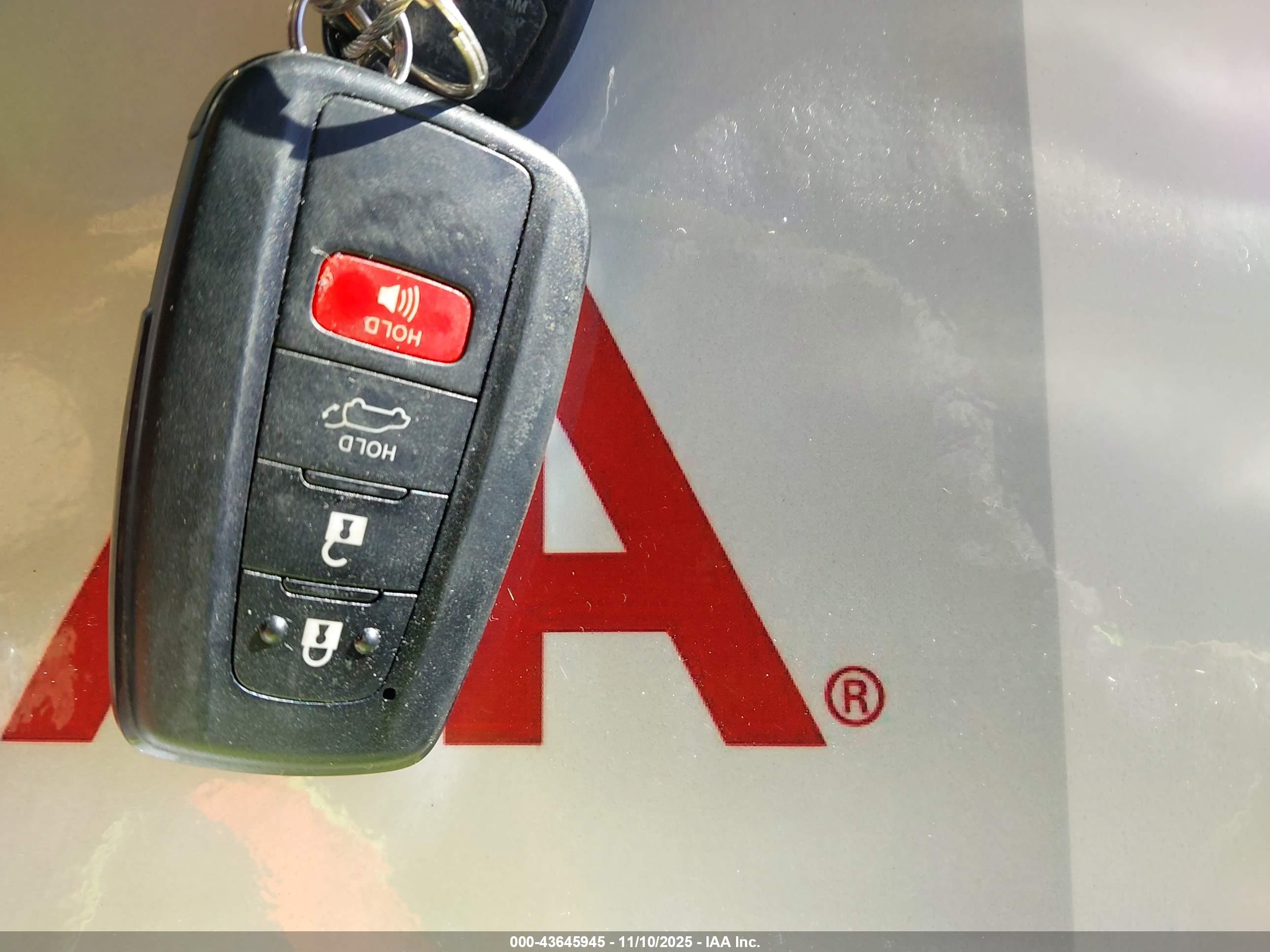 TOYOTA RAV4 image 11