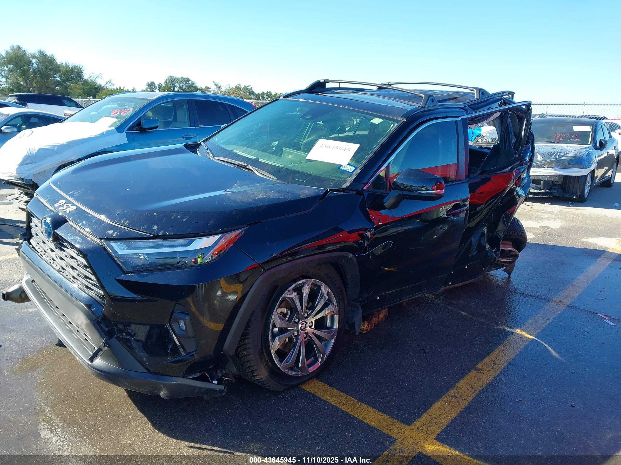 TOYOTA RAV4 image 2