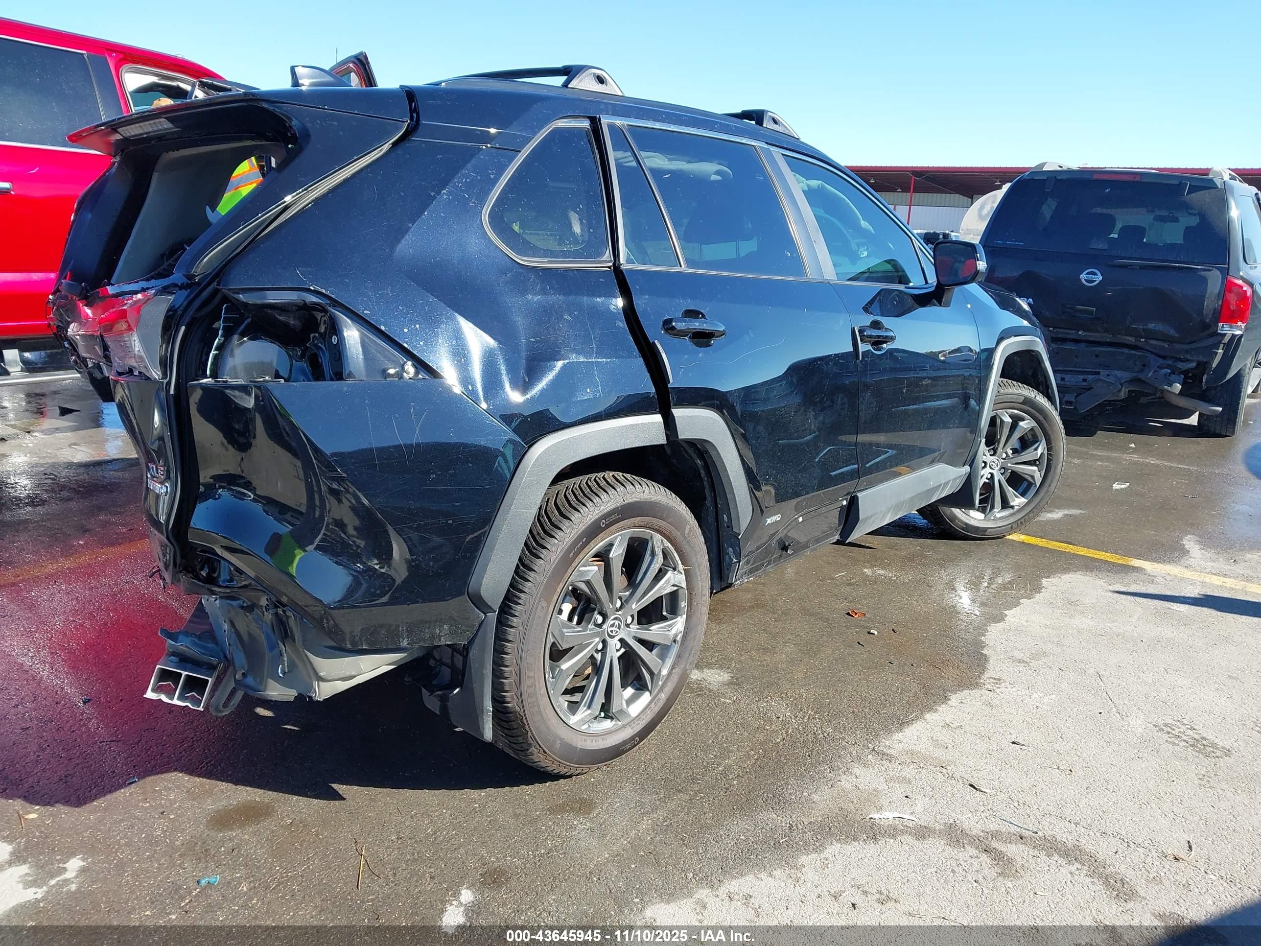 TOYOTA RAV4 image 4