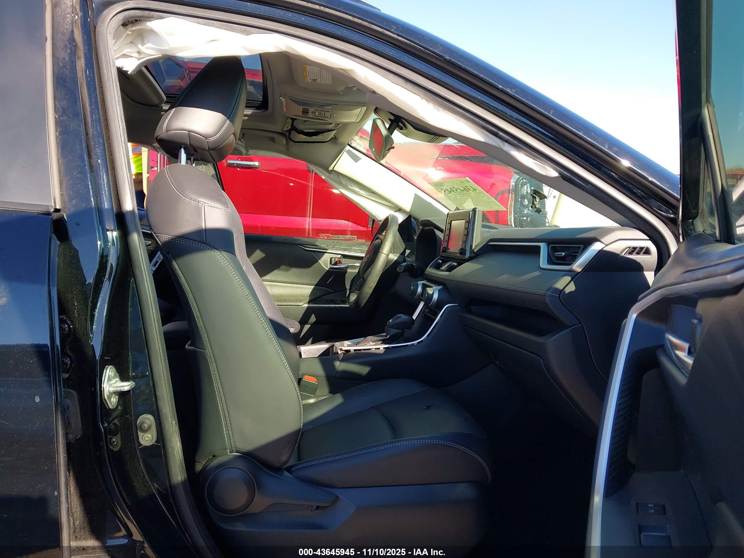 TOYOTA RAV4 image 5