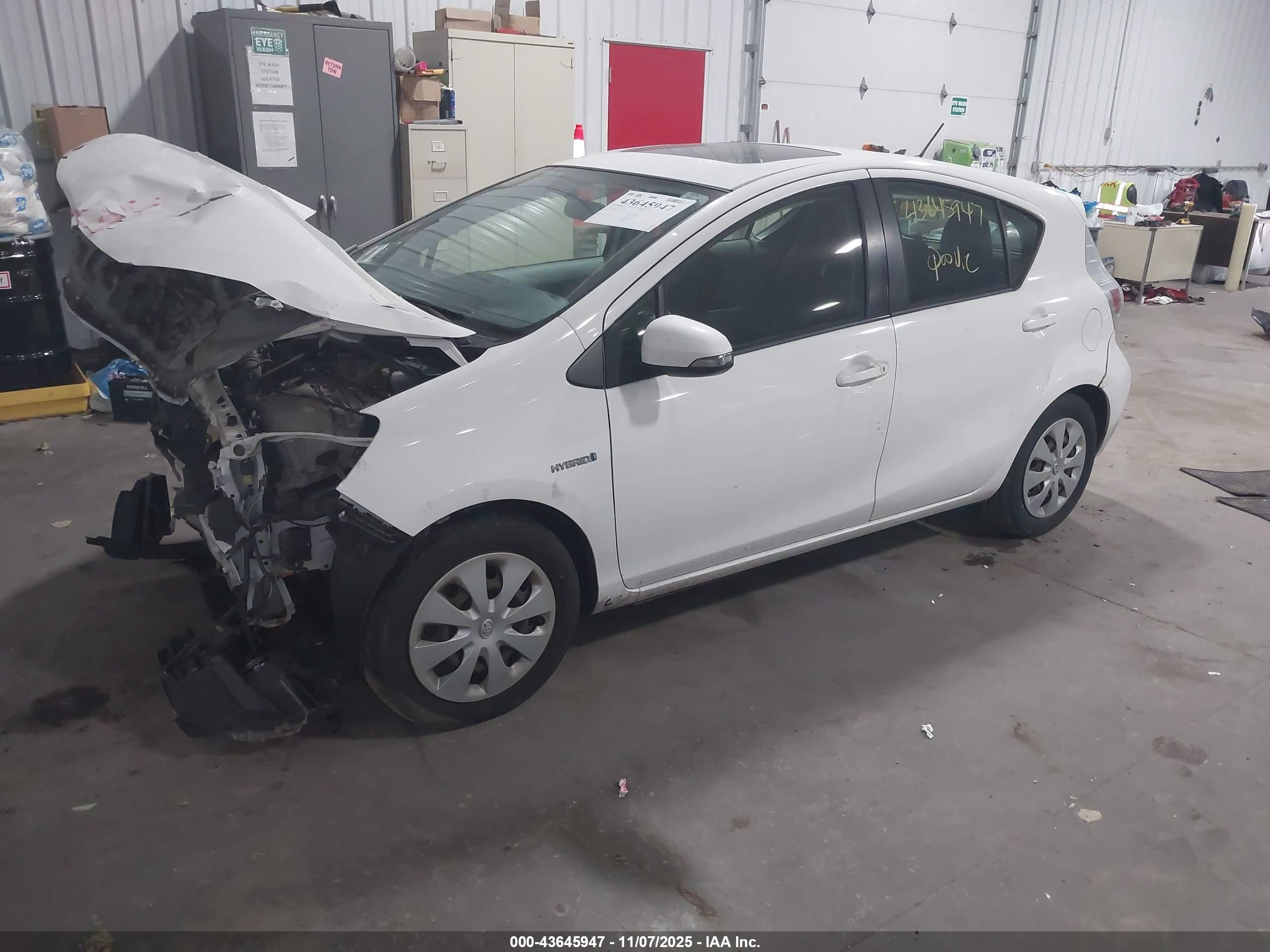 TOYOTA PRIUS image 2