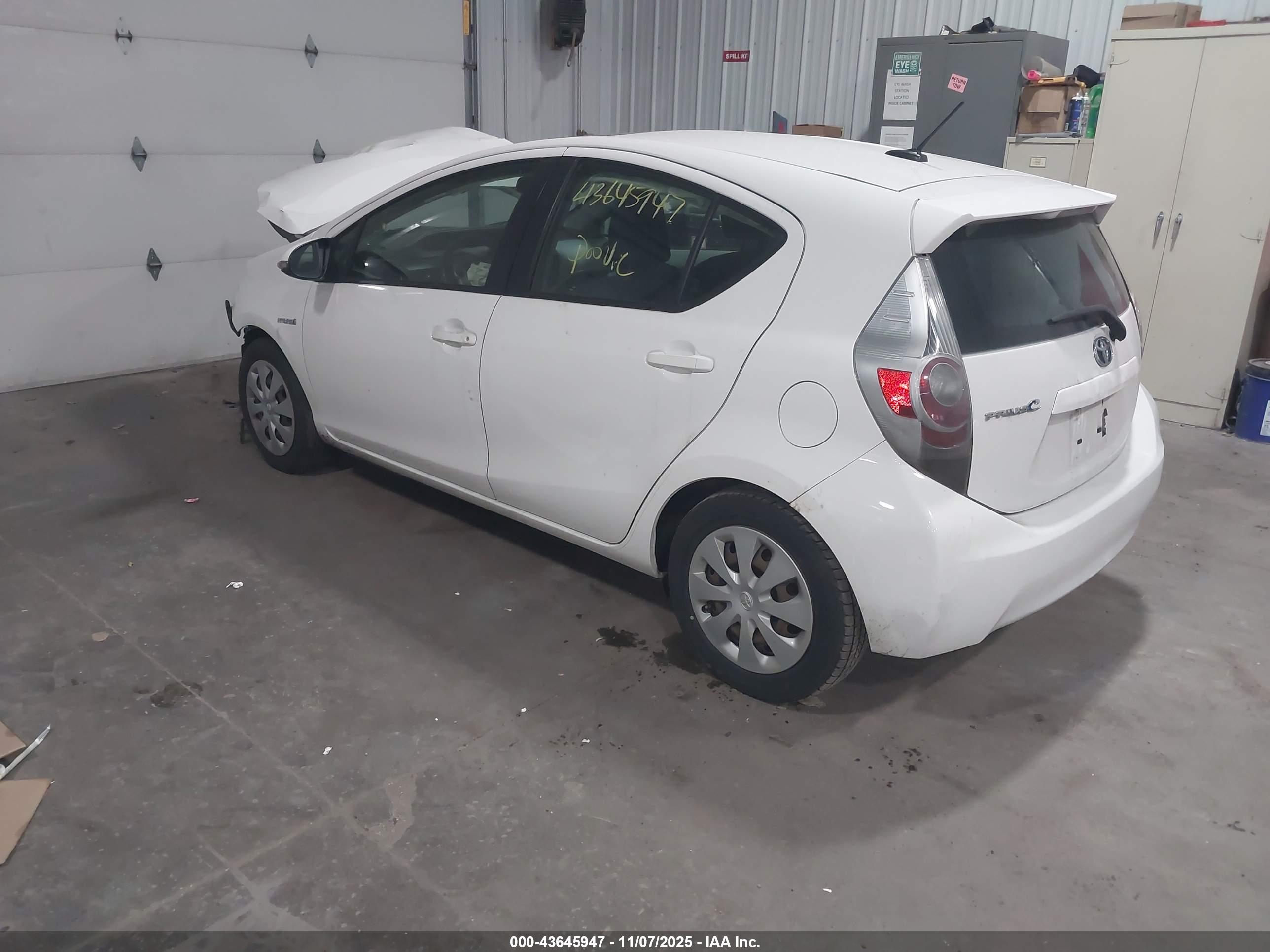 TOYOTA PRIUS image 3