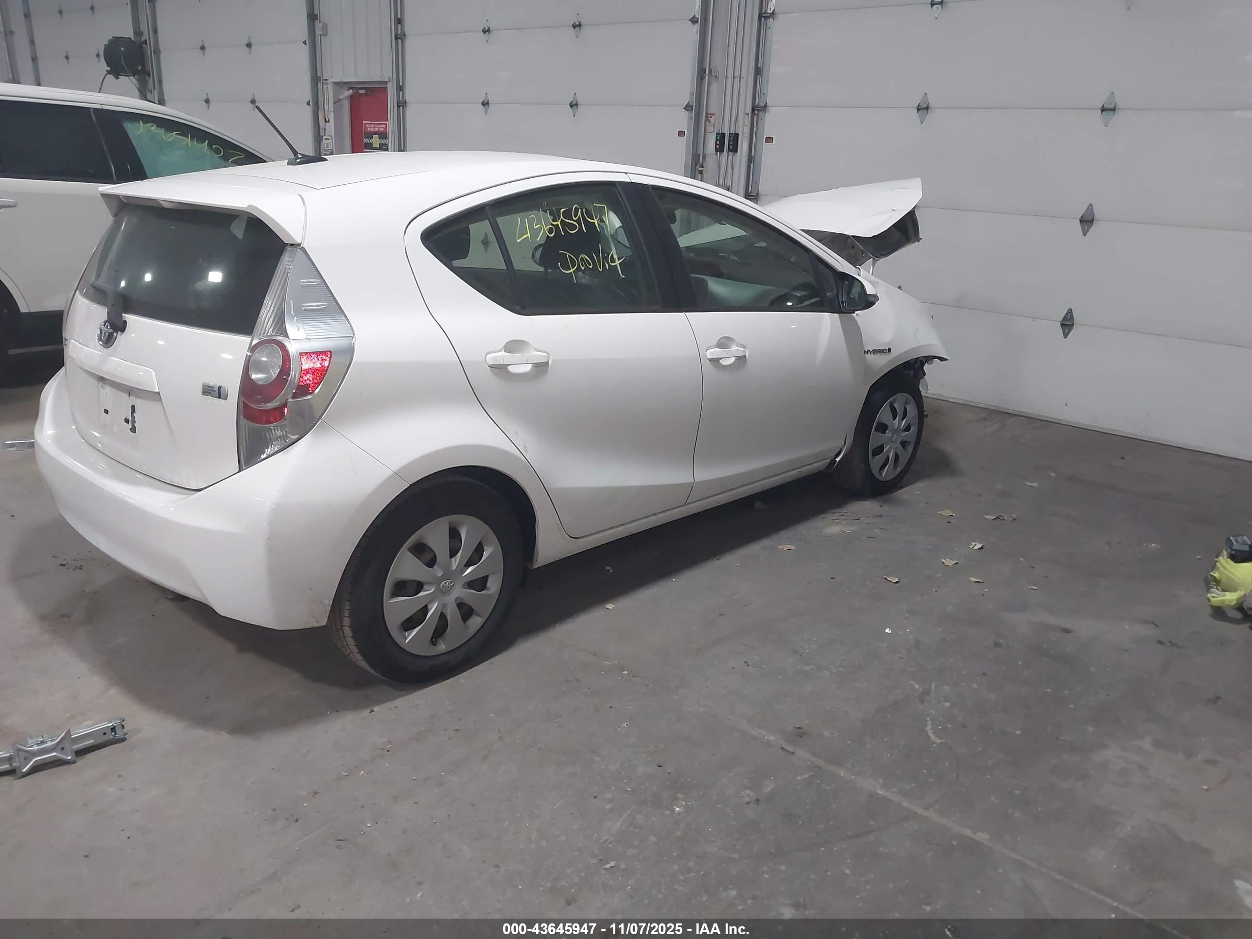 TOYOTA PRIUS image 4