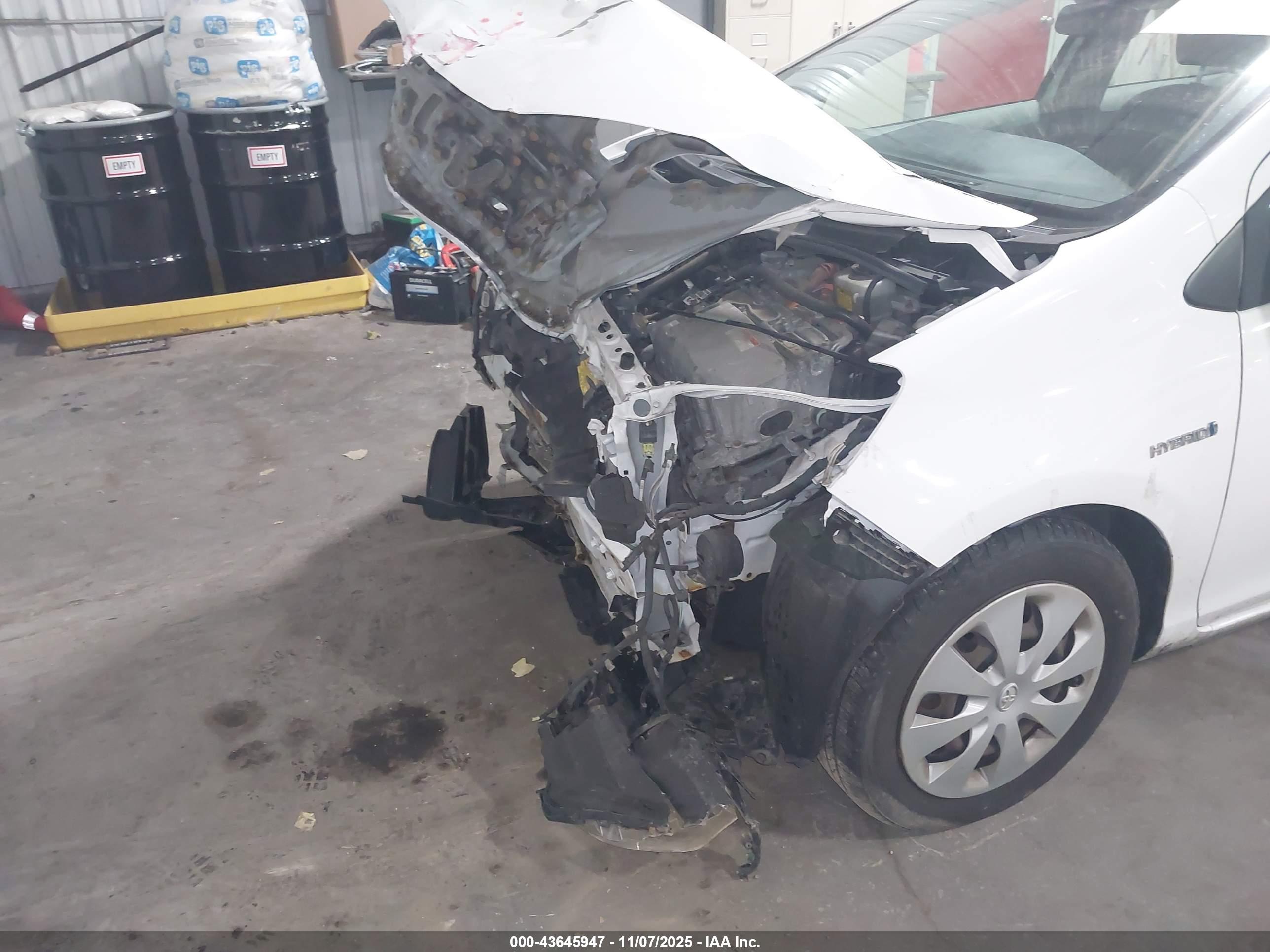 TOYOTA PRIUS image 6