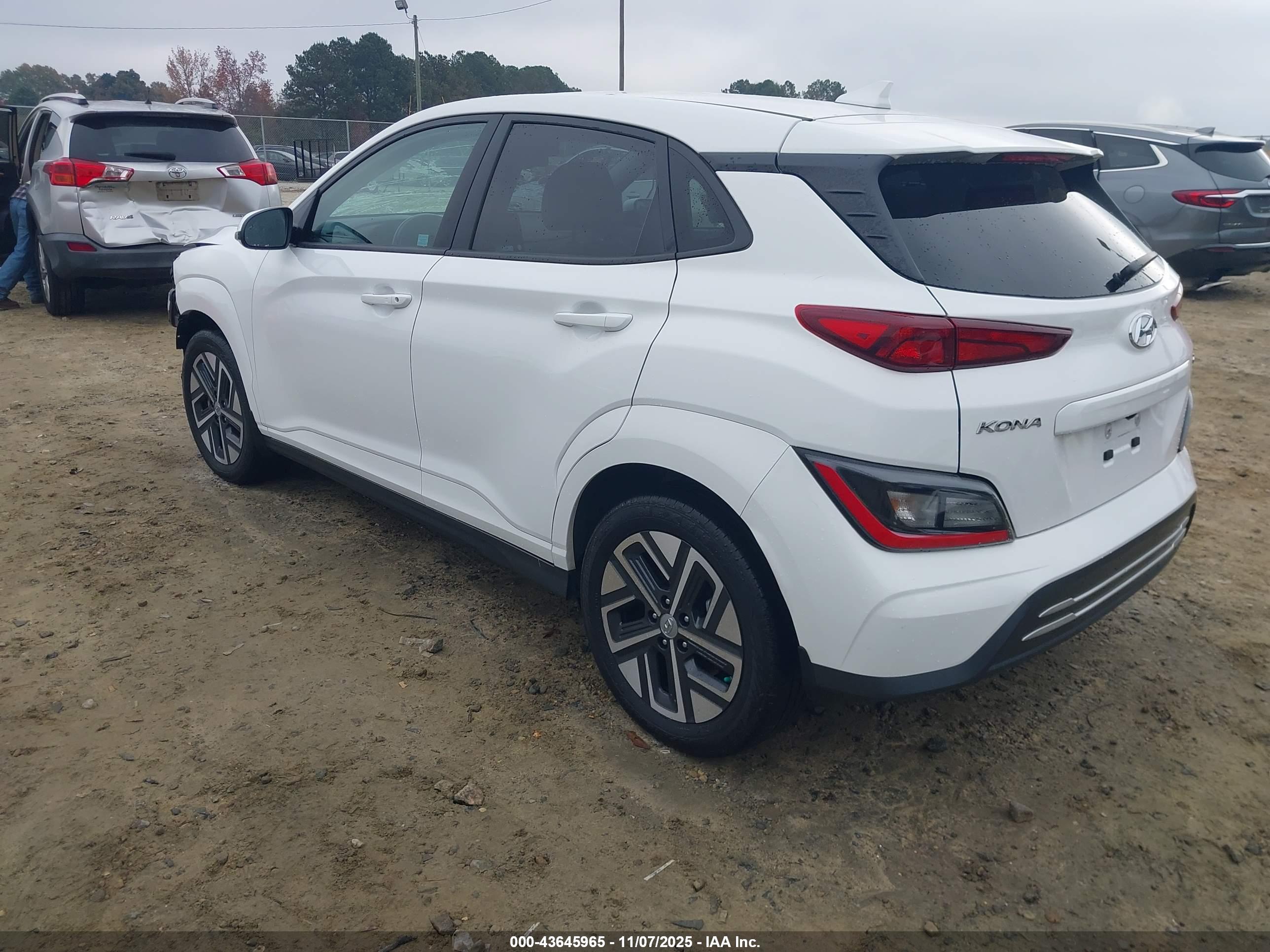 HYUNDAI KONA image 3