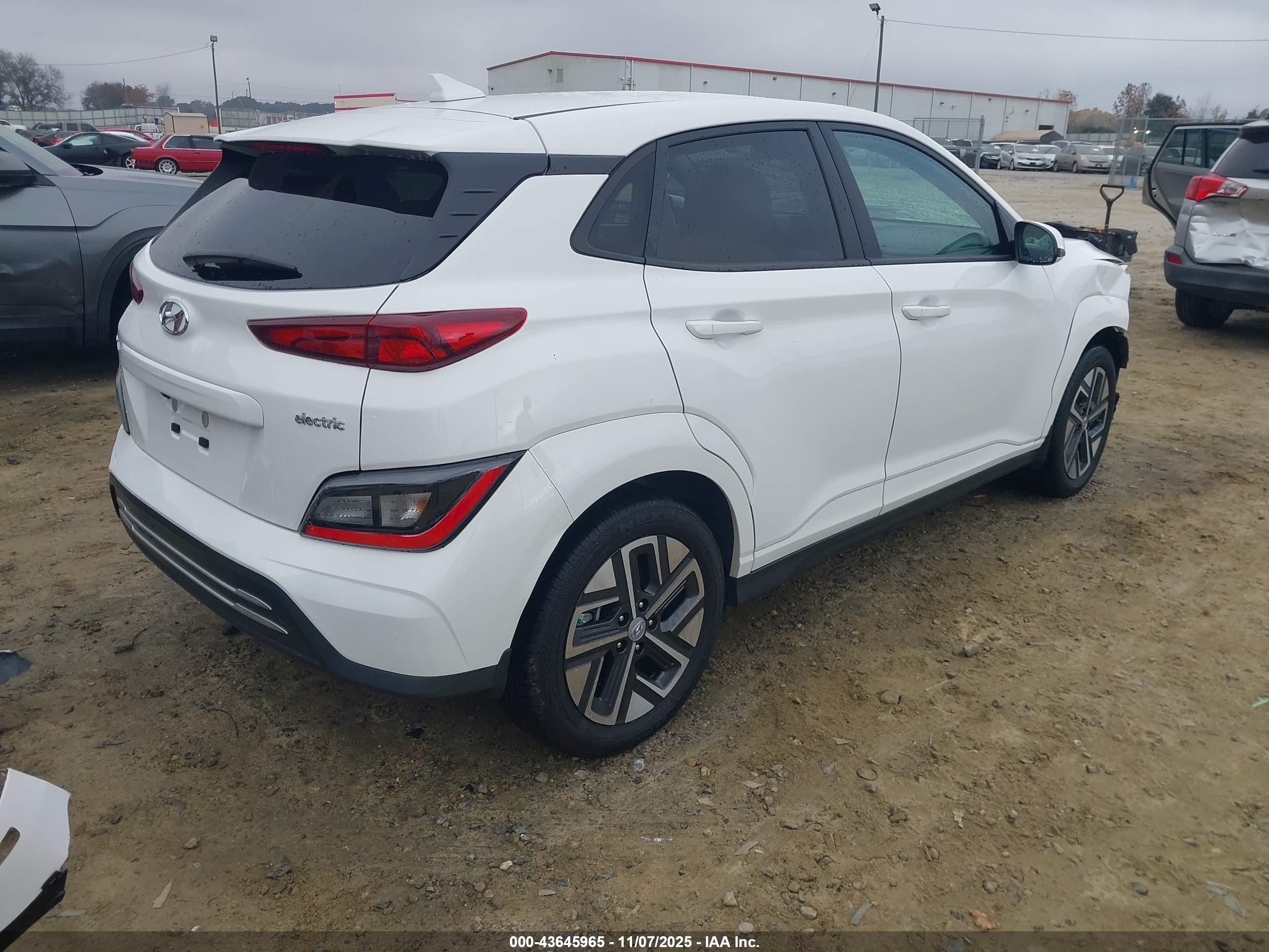 HYUNDAI KONA image 4