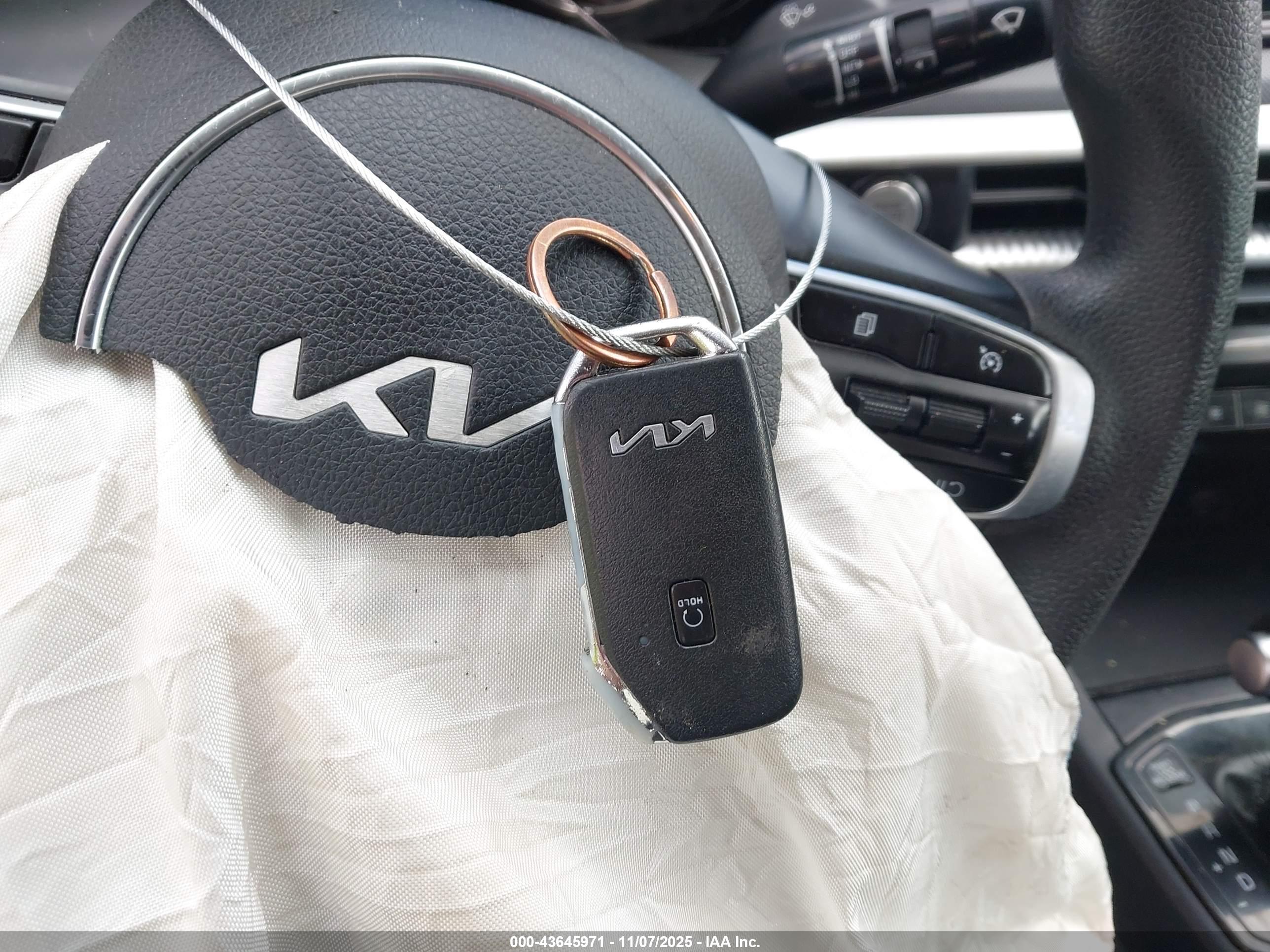 KIA K5 image 11