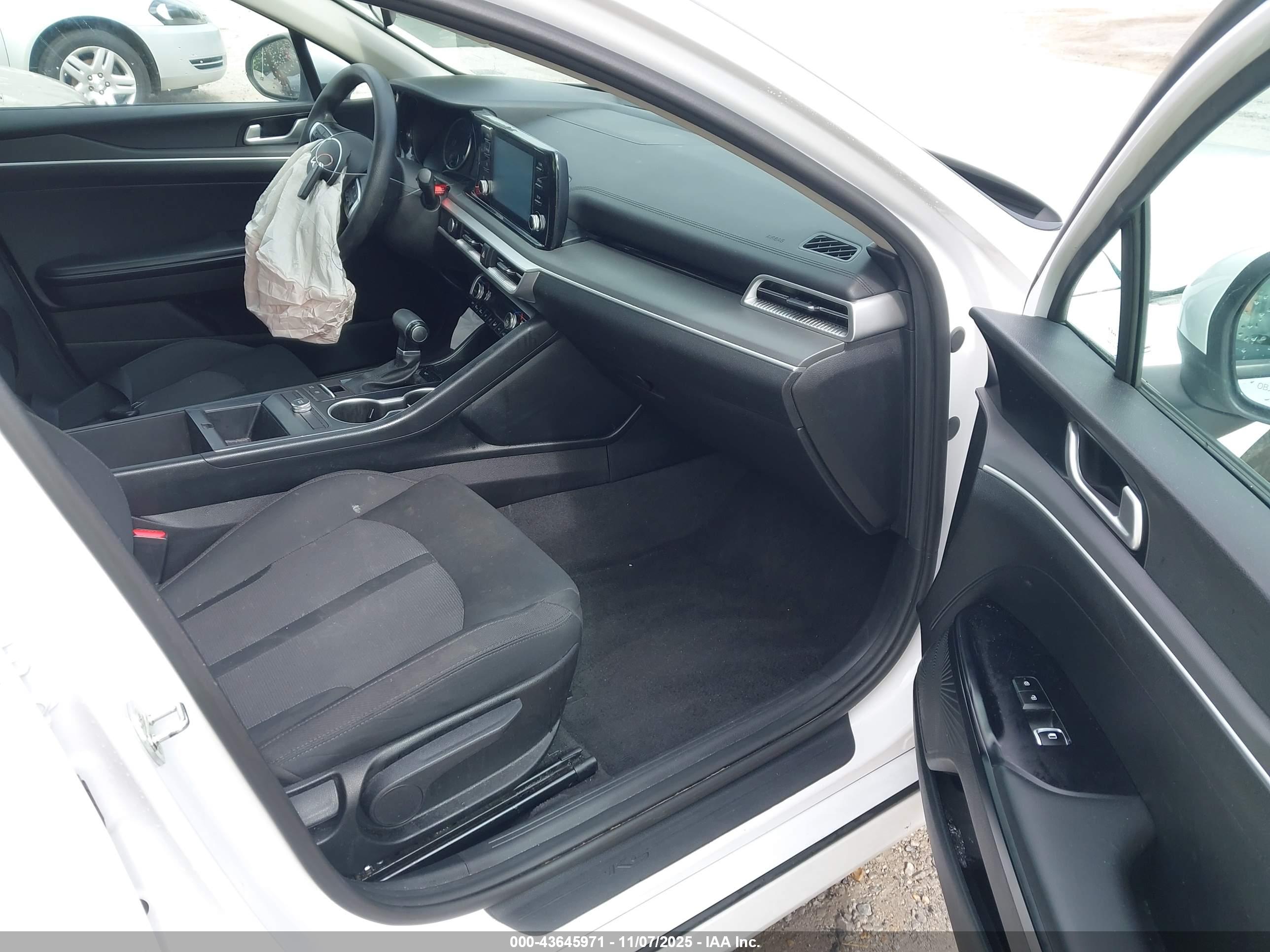 KIA K5 image 5