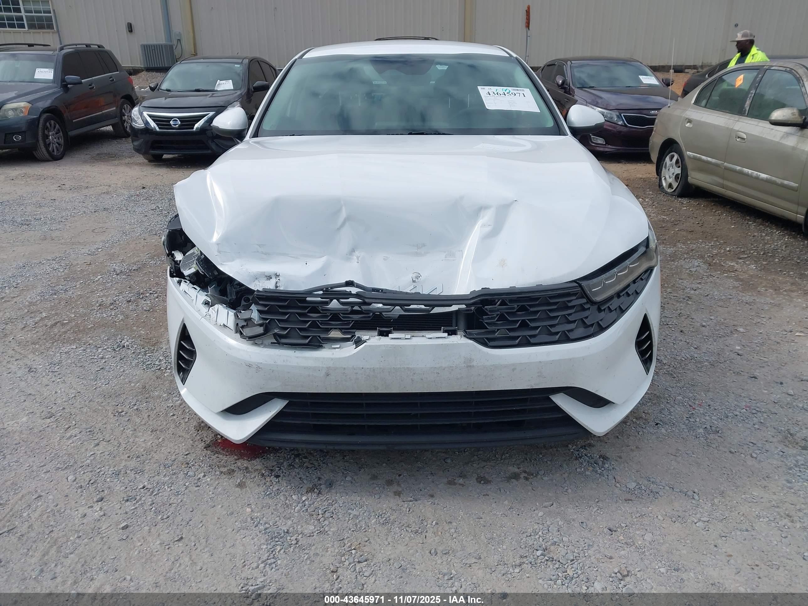 KIA K5 image 6